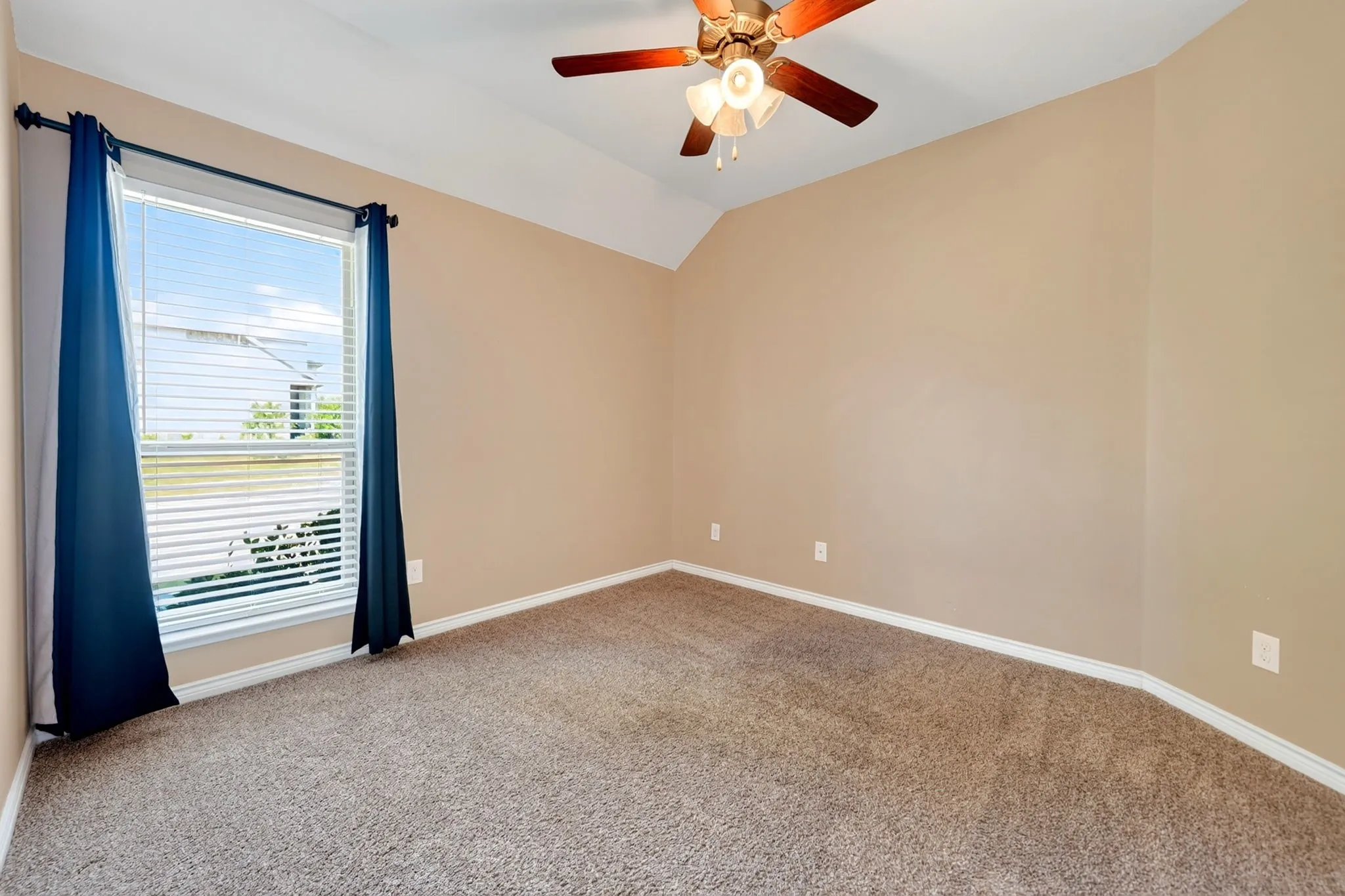 Single Family Residence For Sale in Kaufman County , 5825 Melville Lane, Forney, Texas 75126, 3 Bedroom, 2 Bathroom, 2 Garage spaces, 1,853 Sqft, built in 2019, mls#21359131, Real Estate Agent in Forney, Homes For Sale in Kaufman county, Homes For Sale in Forney, Realtor in Forney Texas, Real Estate Brokerage Independent Realty Texas, Luminita Cordes Realtor