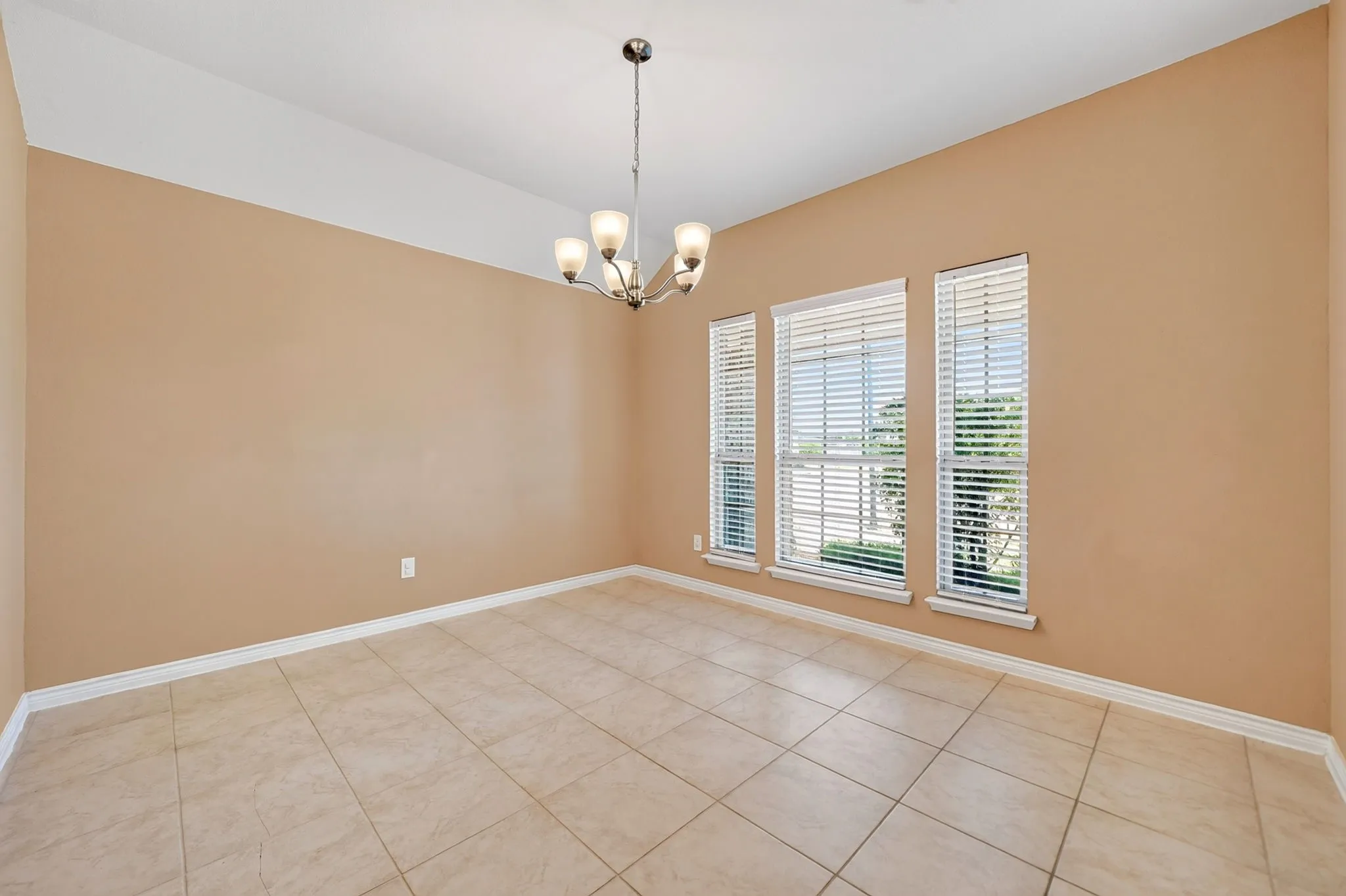 Single Family Residence For Sale in Kaufman County , 5825 Melville Lane, Forney, Texas 75126, 3 Bedroom, 2 Bathroom, 2 Garage spaces, 1,853 Sqft, built in 2019, mls#21359131, Real Estate Agent in Forney, Homes For Sale in Kaufman county, Homes For Sale in Forney, Realtor in Forney Texas, Real Estate Brokerage Independent Realty Texas, Luminita Cordes Realtor