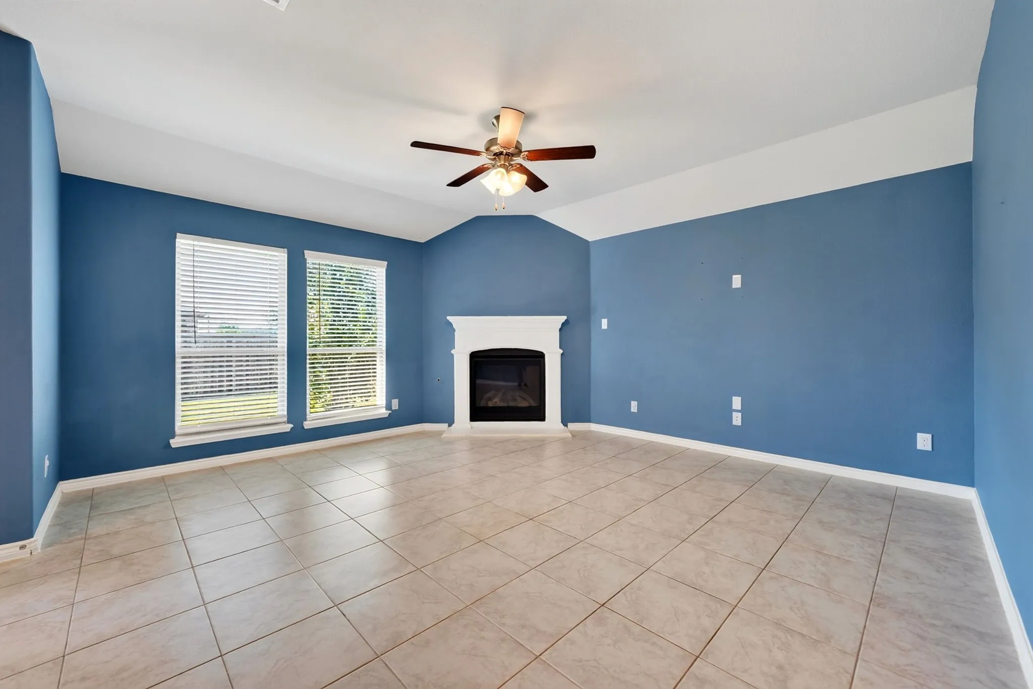 Single Family Residence For Sale in Kaufman County , 5825 Melville Lane, Forney, Texas 75126, 3 Bedroom, 2 Bathroom, 2 Garage spaces, 1,853 Sqft, built in 2019, mls#21359131, Real Estate Agent in Forney, Homes For Sale in Kaufman county, Homes For Sale in Forney, Realtor in Forney Texas, Real Estate Brokerage Independent Realty Texas, Luminita Cordes Realtor
