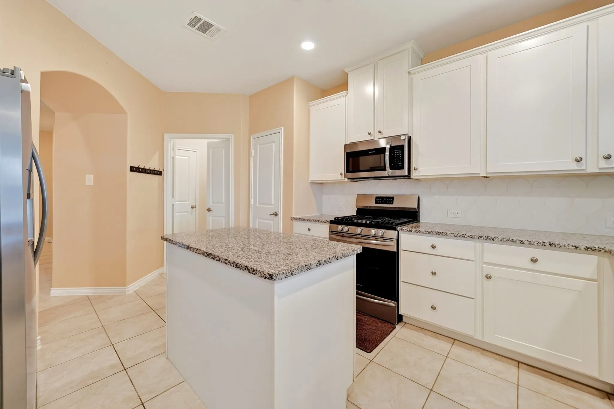 Single Family Residence For Sale in Kaufman County , 5825 Melville Lane, Forney, Texas 75126, 3 Bedroom, 2 Bathroom, 2 Garage spaces, 1,853 Sqft, built in 2019, mls#21359131, Real Estate Agent in Forney, Homes For Sale in Kaufman county, Homes For Sale in Forney, Realtor in Forney Texas, Real Estate Brokerage Independent Realty Texas, Luminita Cordes Realtor