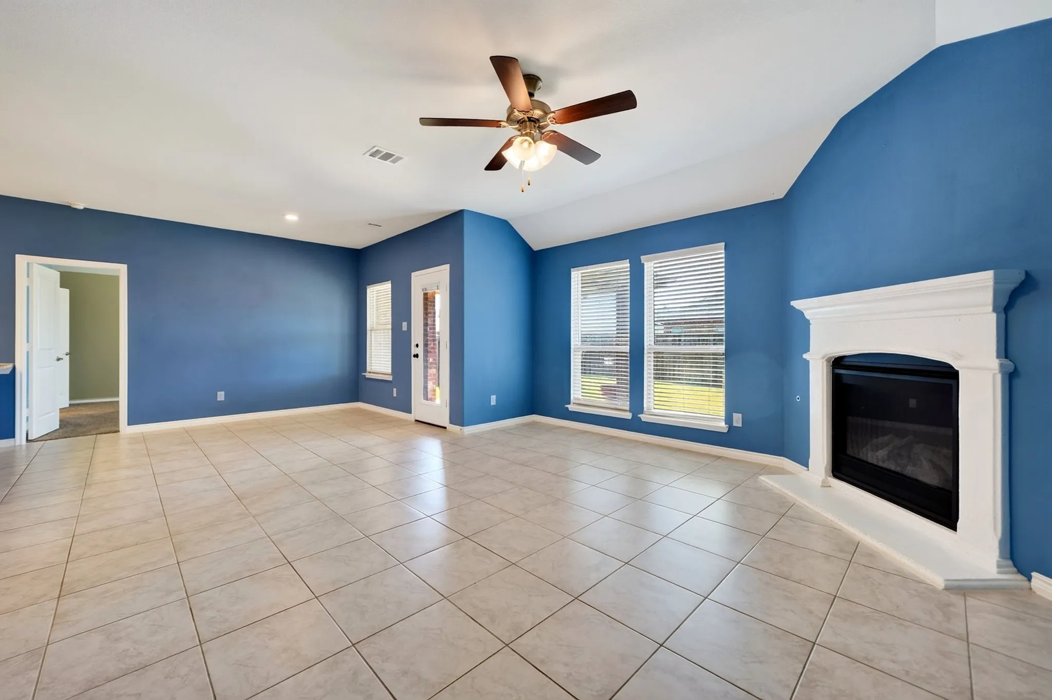 Single Family Residence For Sale in Kaufman County , 5825 Melville Lane, Forney, Texas 75126, 3 Bedroom, 2 Bathroom, 2 Garage spaces, 1,853 Sqft, built in 2019, mls#21359131, Real Estate Agent in Forney, Homes For Sale in Kaufman county, Homes For Sale in Forney, Realtor in Forney Texas, Real Estate Brokerage Independent Realty Texas, Luminita Cordes Realtor