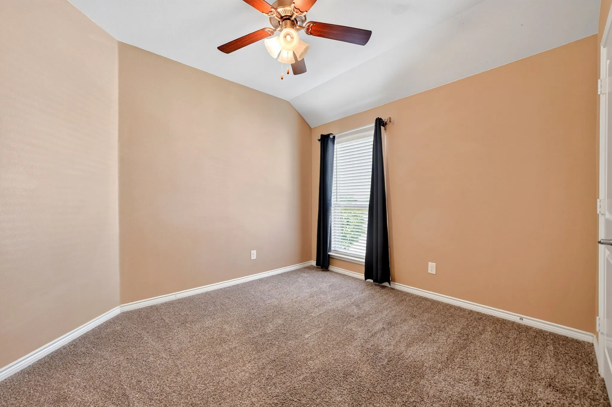 Single Family Residence For Sale in Kaufman County , 5825 Melville Lane, Forney, Texas 75126, 3 Bedroom, 2 Bathroom, 2 Garage spaces, 1,853 Sqft, built in 2019, mls#21359131, Real Estate Agent in Forney, Homes For Sale in Kaufman county, Homes For Sale in Forney, Realtor in Forney Texas, Real Estate Brokerage Independent Realty Texas, Luminita Cordes Realtor