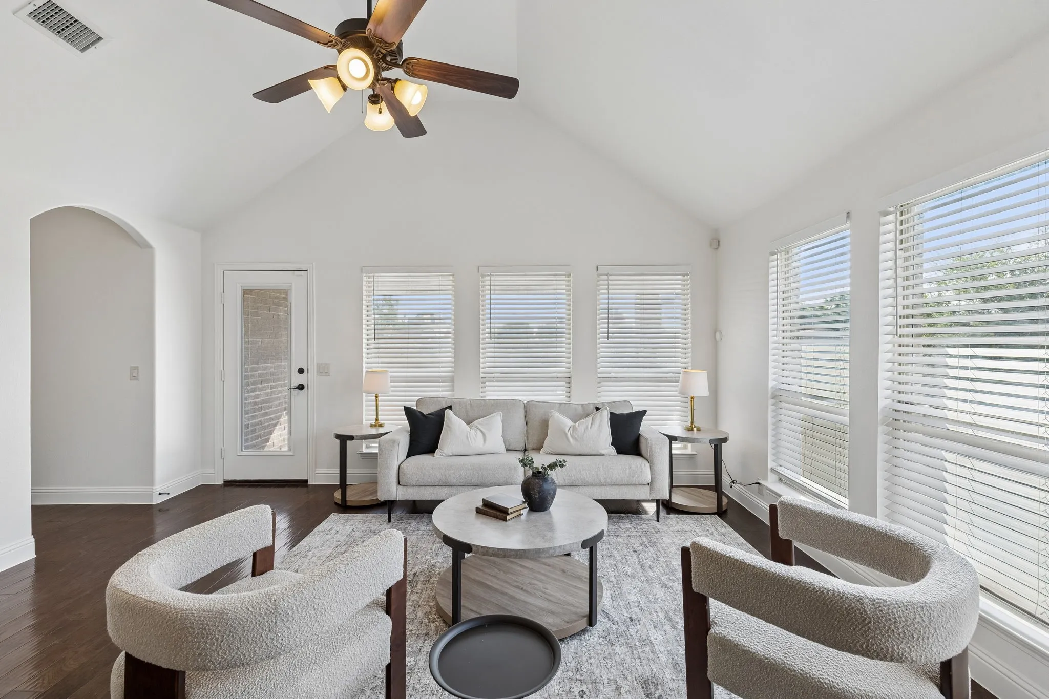 Single Family Residence For Sale in Collin County , 500 Cottage Place, Lavon, Texas 75166, 4 Bedroom, 2 Bathroom, 2 Garage spaces, 2,247 Sqft, built in 2017, mls#21359630, Real Estate Agent in Lavon, Homes For Sale in Collin county, Homes For Sale in Lavon, Realtor in Lavon Texas, Real Estate Brokerage Independent Realty Texas, Luminita Cordes Realtor