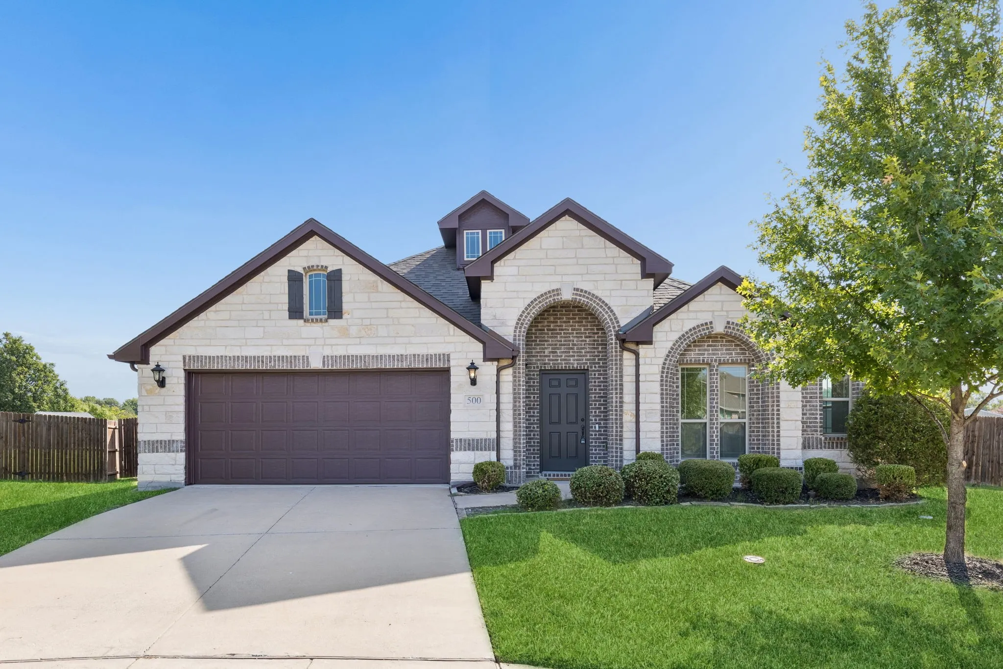 Single Family Residence For Sale in Collin County , 500 Cottage Place, Lavon, Texas 75166, 4 Bedroom, 2 Bathroom, 2 Garage spaces, 2,247 Sqft, built in 2017, mls#21359630, Real Estate Agent in Lavon, Homes For Sale in Collin county, Homes For Sale in Lavon, Realtor in Lavon Texas, Real Estate Brokerage Independent Realty Texas, Luminita Cordes Realtor
