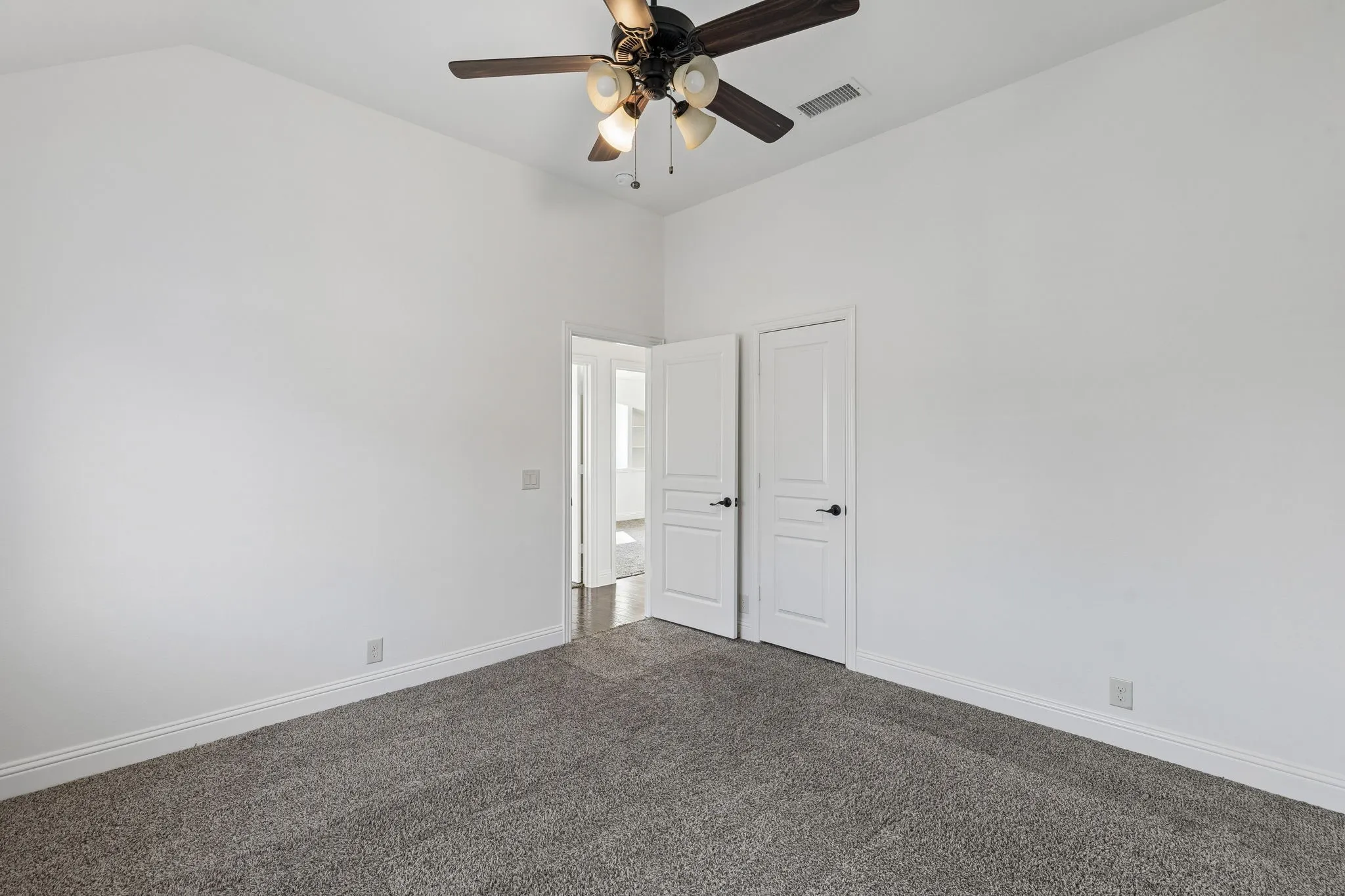 Single Family Residence For Sale in Collin County , 500 Cottage Place, Lavon, Texas 75166, 4 Bedroom, 2 Bathroom, 2 Garage spaces, 2,247 Sqft, built in 2017, mls#21359630, Real Estate Agent in Lavon, Homes For Sale in Collin county, Homes For Sale in Lavon, Realtor in Lavon Texas, Real Estate Brokerage Independent Realty Texas, Luminita Cordes Realtor