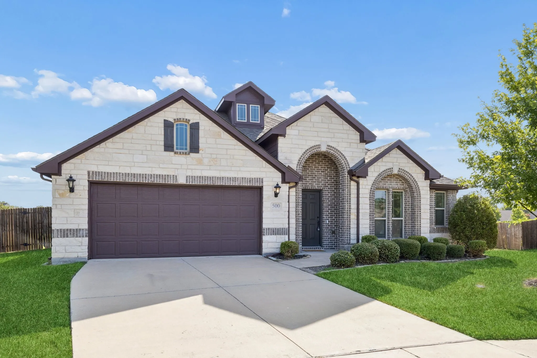 Single Family Residence For Sale in Collin County , 500 Cottage Place, Lavon, Texas 75166, 4 Bedroom, 2 Bathroom, 2 Garage spaces, 2,247 Sqft, built in 2017, mls#21359630, Real Estate Agent in Lavon, Homes For Sale in Collin county, Homes For Sale in Lavon, Realtor in Lavon Texas, Real Estate Brokerage Independent Realty Texas, Luminita Cordes Realtor