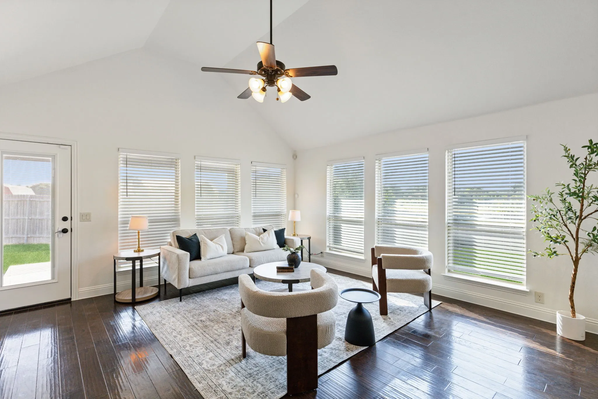 Single Family Residence For Sale in Collin County , 500 Cottage Place, Lavon, Texas 75166, 4 Bedroom, 2 Bathroom, 2 Garage spaces, 2,247 Sqft, built in 2017, mls#21359630, Real Estate Agent in Lavon, Homes For Sale in Collin county, Homes For Sale in Lavon, Realtor in Lavon Texas, Real Estate Brokerage Independent Realty Texas, Luminita Cordes Realtor