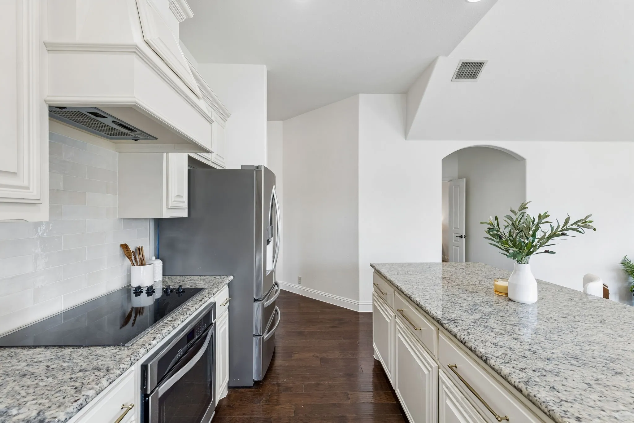 Single Family Residence For Sale in Collin County , 500 Cottage Place, Lavon, Texas 75166, 4 Bedroom, 2 Bathroom, 2 Garage spaces, 2,247 Sqft, built in 2017, mls#21359630, Real Estate Agent in Lavon, Homes For Sale in Collin county, Homes For Sale in Lavon, Realtor in Lavon Texas, Real Estate Brokerage Independent Realty Texas, Luminita Cordes Realtor