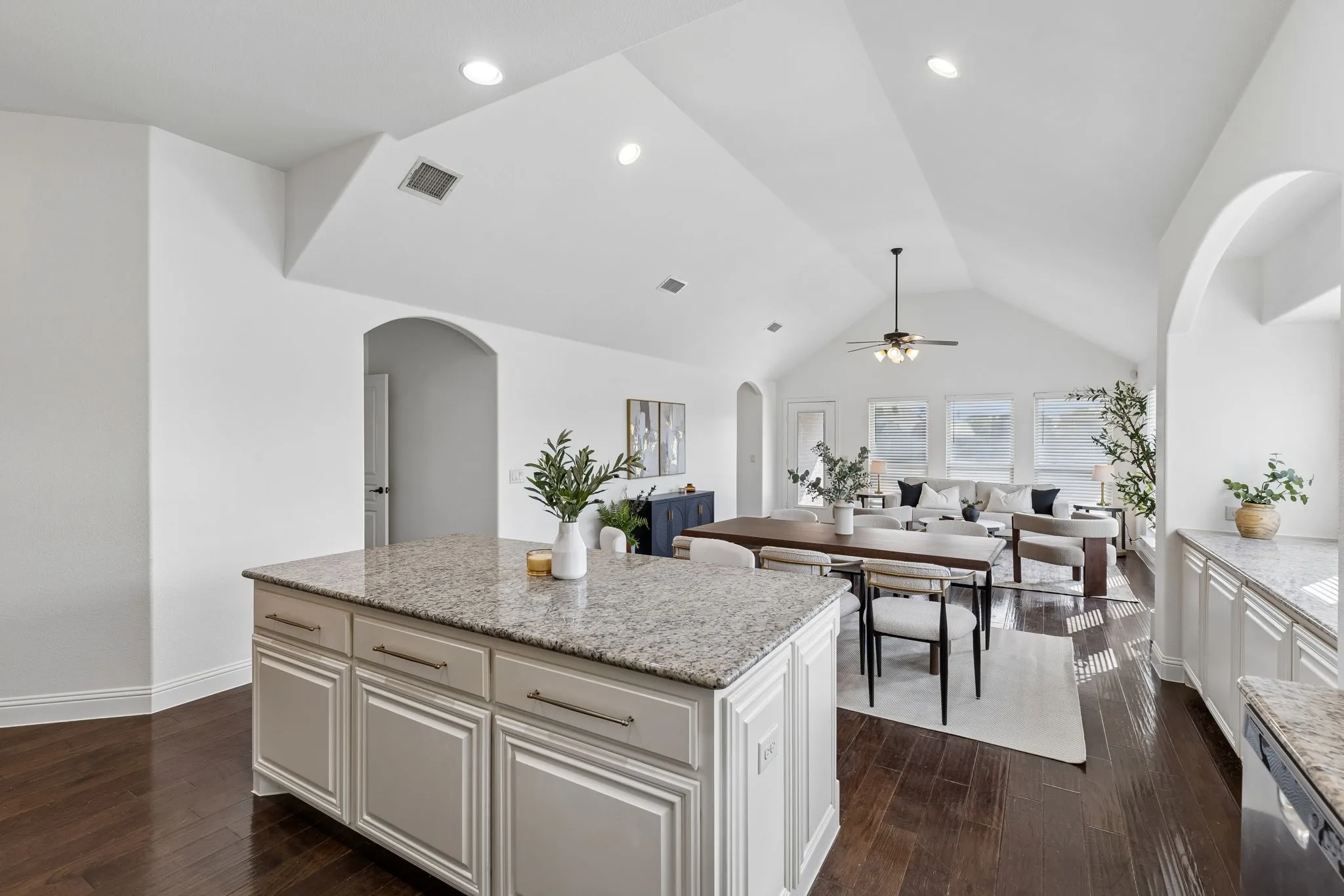 Single Family Residence For Sale in Collin County , 500 Cottage Place, Lavon, Texas 75166, 4 Bedroom, 2 Bathroom, 2 Garage spaces, 2,247 Sqft, built in 2017, mls#21359630, Real Estate Agent in Lavon, Homes For Sale in Collin county, Homes For Sale in Lavon, Realtor in Lavon Texas, Real Estate Brokerage Independent Realty Texas, Luminita Cordes Realtor