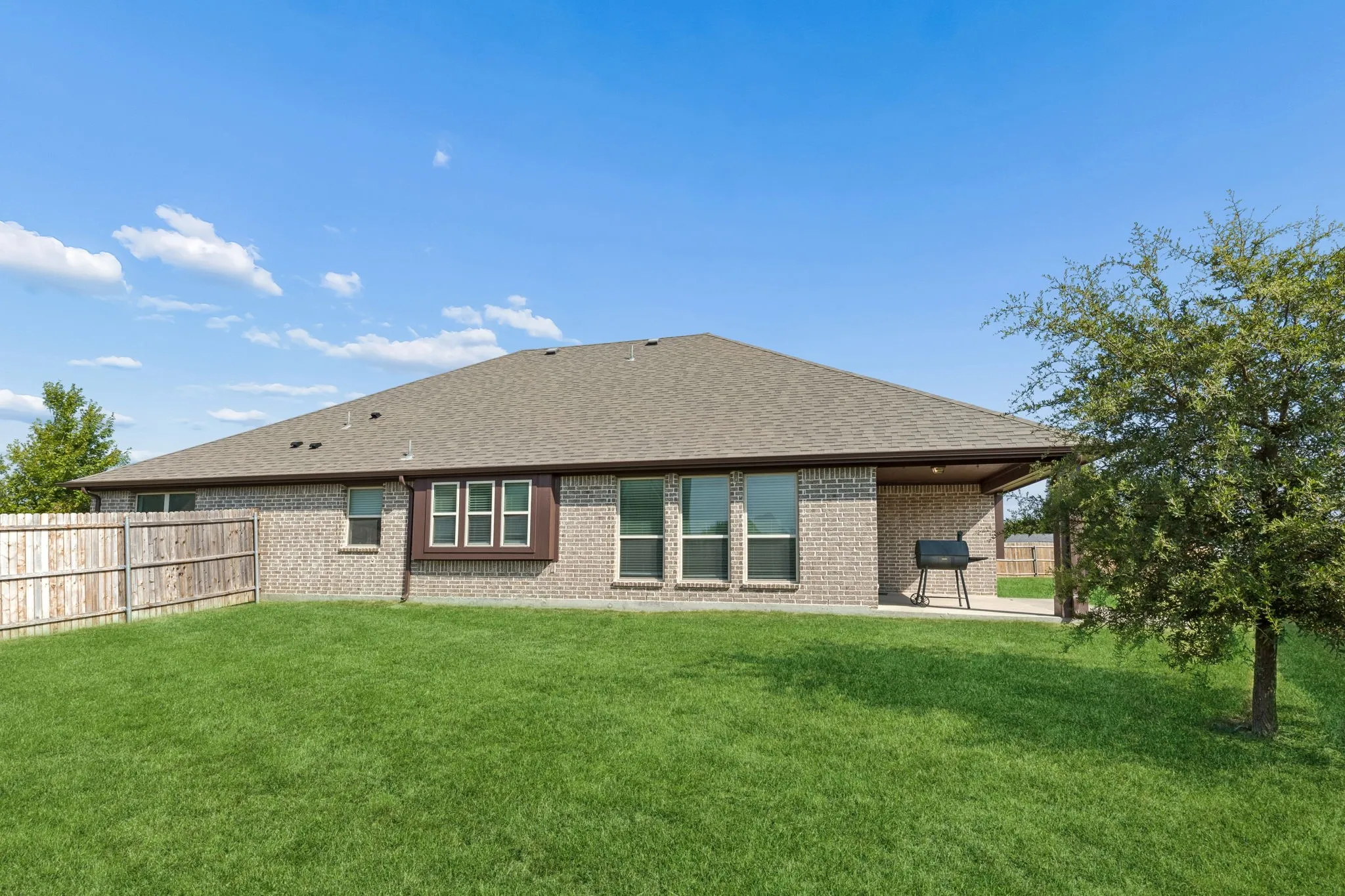 Single Family Residence For Sale in Collin County , 500 Cottage Place, Lavon, Texas 75166, 4 Bedroom, 2 Bathroom, 2 Garage spaces, 2,247 Sqft, built in 2017, mls#21359630, Real Estate Agent in Lavon, Homes For Sale in Collin county, Homes For Sale in Lavon, Realtor in Lavon Texas, Real Estate Brokerage Independent Realty Texas, Luminita Cordes Realtor