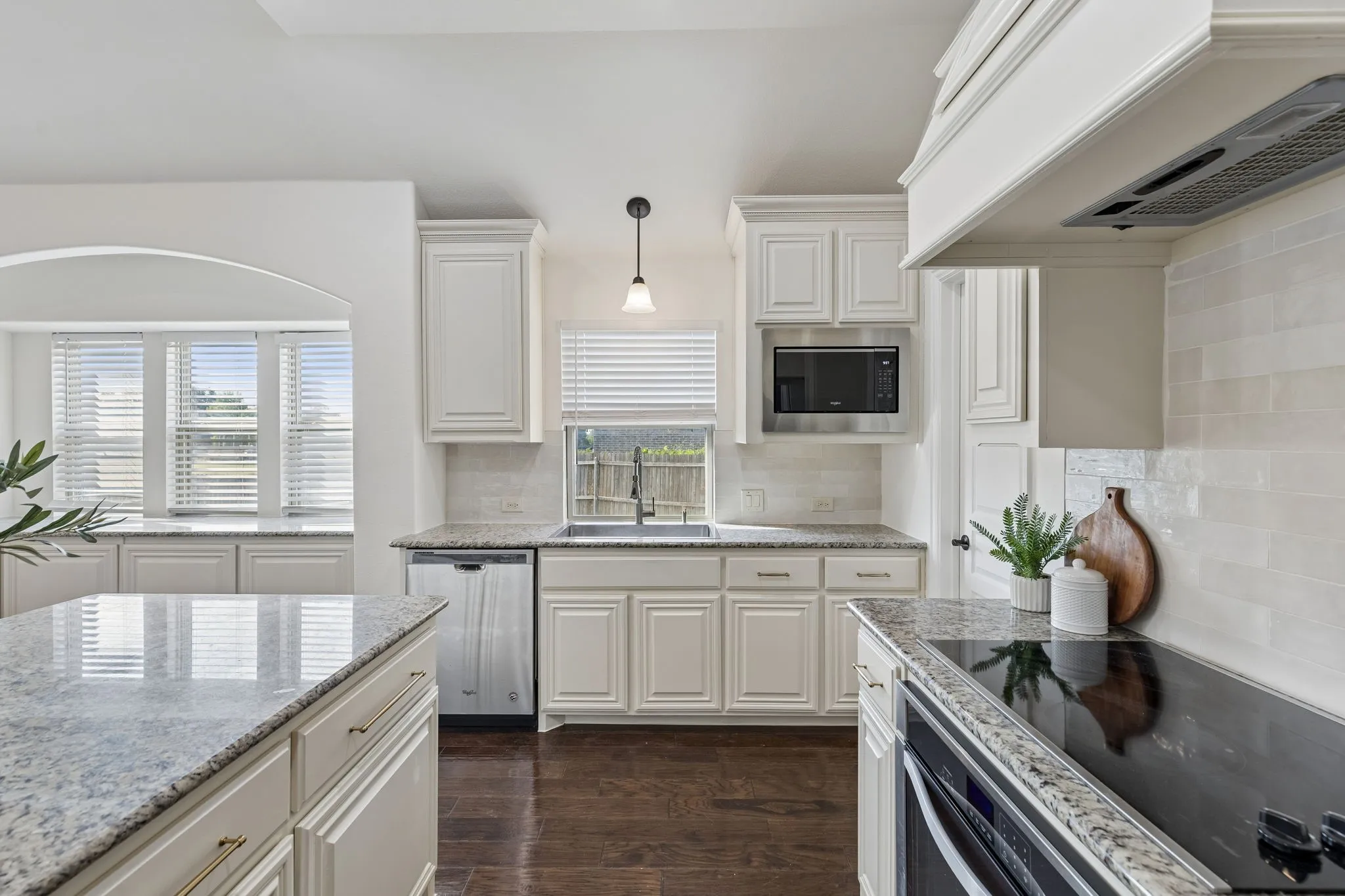 Single Family Residence For Sale in Collin County , 500 Cottage Place, Lavon, Texas 75166, 4 Bedroom, 2 Bathroom, 2 Garage spaces, 2,247 Sqft, built in 2017, mls#21359630, Real Estate Agent in Lavon, Homes For Sale in Collin county, Homes For Sale in Lavon, Realtor in Lavon Texas, Real Estate Brokerage Independent Realty Texas, Luminita Cordes Realtor