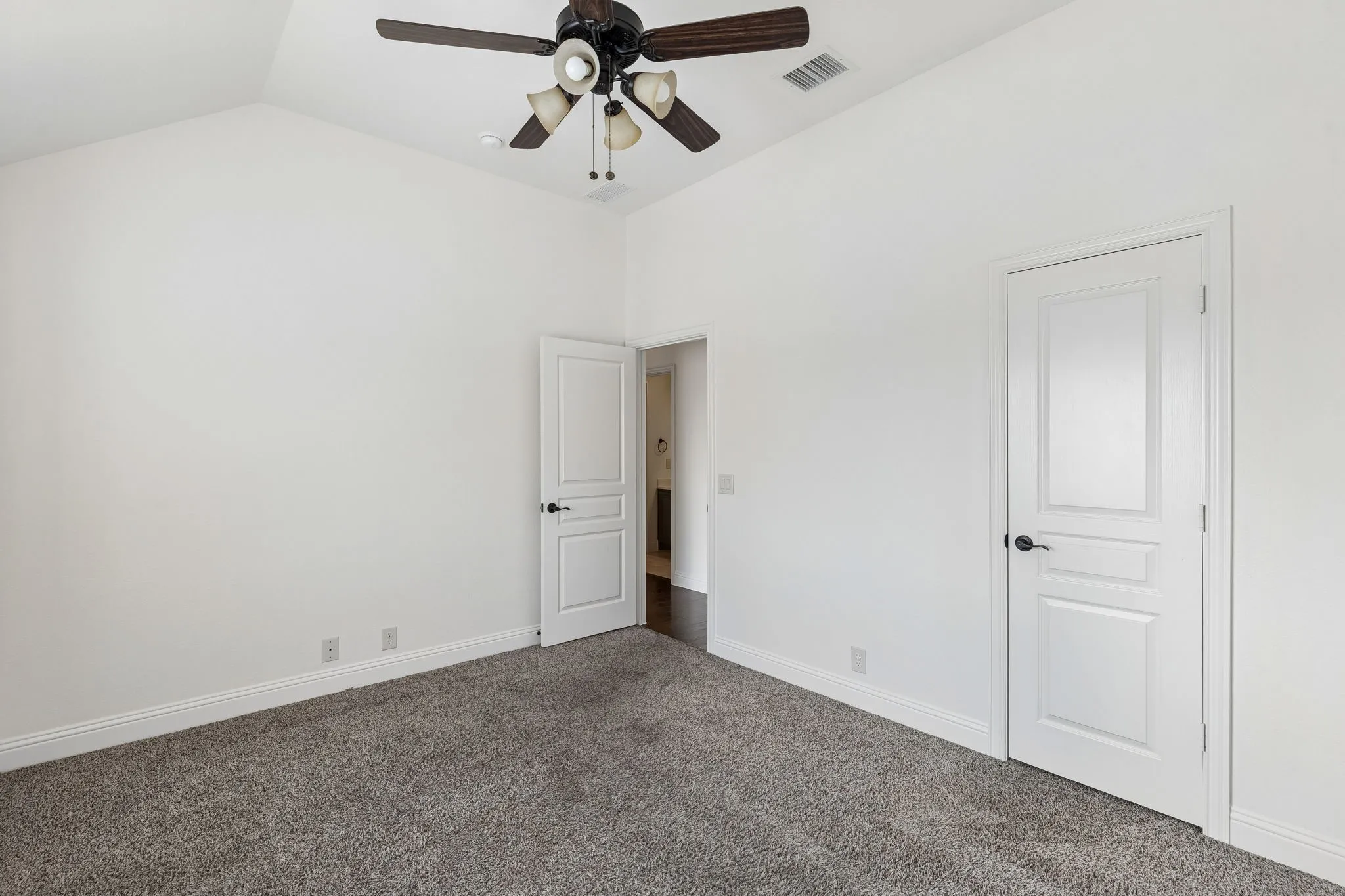 Single Family Residence For Sale in Collin County , 500 Cottage Place, Lavon, Texas 75166, 4 Bedroom, 2 Bathroom, 2 Garage spaces, 2,247 Sqft, built in 2017, mls#21359630, Real Estate Agent in Lavon, Homes For Sale in Collin county, Homes For Sale in Lavon, Realtor in Lavon Texas, Real Estate Brokerage Independent Realty Texas, Luminita Cordes Realtor