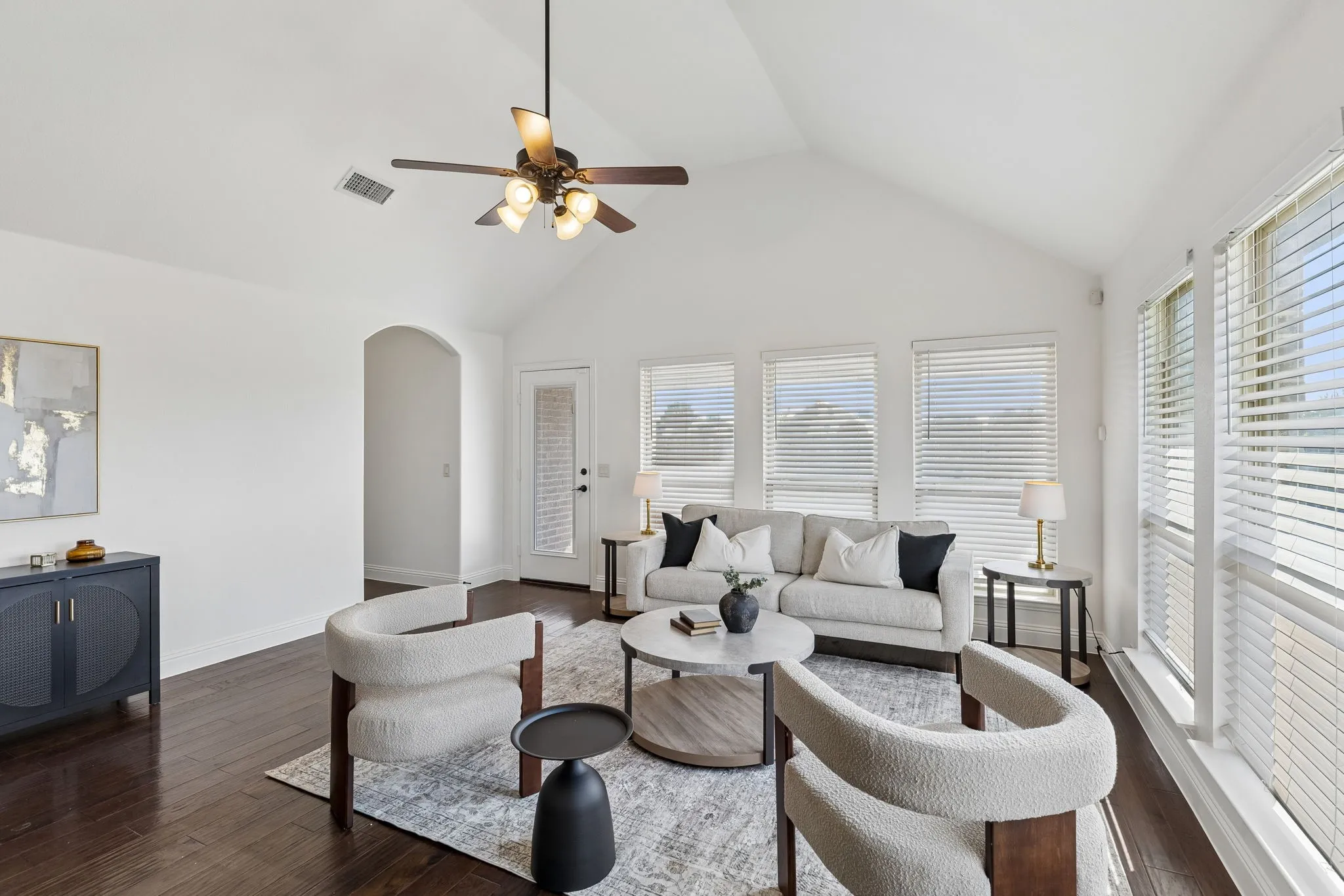 Single Family Residence For Sale in Collin County , 500 Cottage Place, Lavon, Texas 75166, 4 Bedroom, 2 Bathroom, 2 Garage spaces, 2,247 Sqft, built in 2017, mls#21359630, Real Estate Agent in Lavon, Homes For Sale in Collin county, Homes For Sale in Lavon, Realtor in Lavon Texas, Real Estate Brokerage Independent Realty Texas, Luminita Cordes Realtor