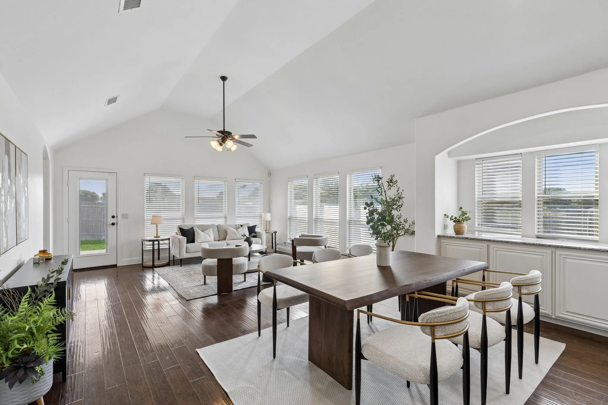 Single Family Residence For Sale in Collin County , 500 Cottage Place, Lavon, Texas 75166, 4 Bedroom, 2 Bathroom, 2 Garage spaces, 2,247 Sqft, built in 2017, mls#21359630, Real Estate Agent in Lavon, Homes For Sale in Collin county, Homes For Sale in Lavon, Realtor in Lavon Texas, Real Estate Brokerage Independent Realty Texas, Luminita Cordes Realtor