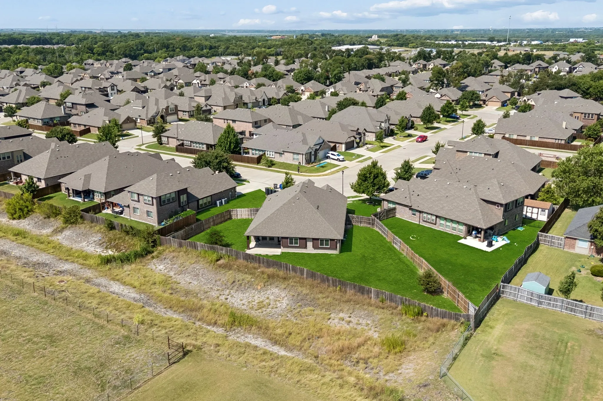 Single Family Residence For Sale in Collin County , 500 Cottage Place, Lavon, Texas 75166, 4 Bedroom, 2 Bathroom, 2 Garage spaces, 2,247 Sqft, built in 2017, mls#21359630, Real Estate Agent in Lavon, Homes For Sale in Collin county, Homes For Sale in Lavon, Realtor in Lavon Texas, Real Estate Brokerage Independent Realty Texas, Luminita Cordes Realtor
