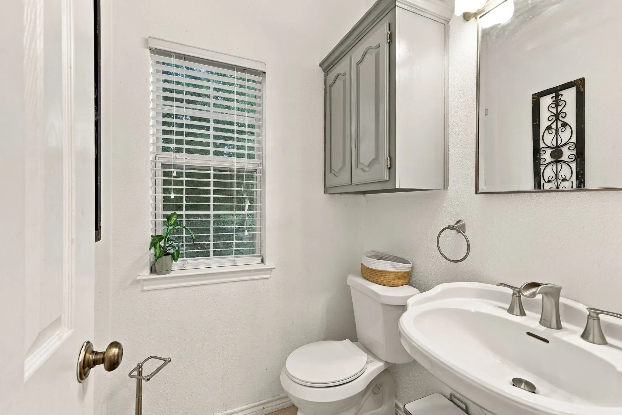 Single Family Residence For Sale in Grayson County , 74 Meadow Hill Lane, Sherman, Texas 75090, 4 Bedroom, 3 Bathroom, 2 Garage spaces, 3,110 Sqft, built in 2001, mls#21360708, Real Estate Agent in Sherman, Homes For Sale in Grayson county, Homes For Sale in Sherman, Realtor in Sherman Texas, Real Estate Brokerage Independent Realty Texas, Luminita Cordes Realtor