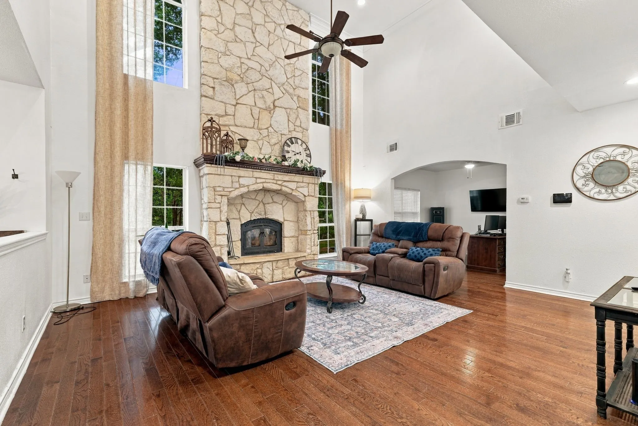 Single Family Residence For Sale in Grayson County , 74 Meadow Hill Lane, Sherman, Texas 75090, 4 Bedroom, 3 Bathroom, 2 Garage spaces, 3,110 Sqft, built in 2001, mls#21360708, Real Estate Agent in Sherman, Homes For Sale in Grayson county, Homes For Sale in Sherman, Realtor in Sherman Texas, Real Estate Brokerage Independent Realty Texas, Luminita Cordes Realtor