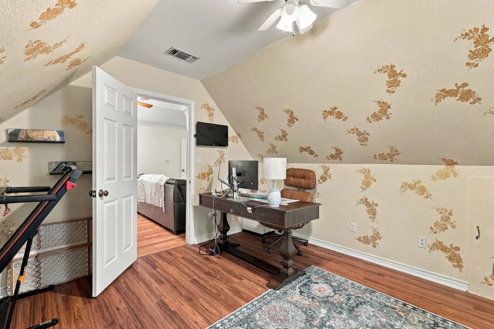 Single Family Residence For Sale in Grayson County , 74 Meadow Hill Lane, Sherman, Texas 75090, 4 Bedroom, 3 Bathroom, 2 Garage spaces, 3,110 Sqft, built in 2001, mls#21360708, Real Estate Agent in Sherman, Homes For Sale in Grayson county, Homes For Sale in Sherman, Realtor in Sherman Texas, Real Estate Brokerage Independent Realty Texas, Luminita Cordes Realtor