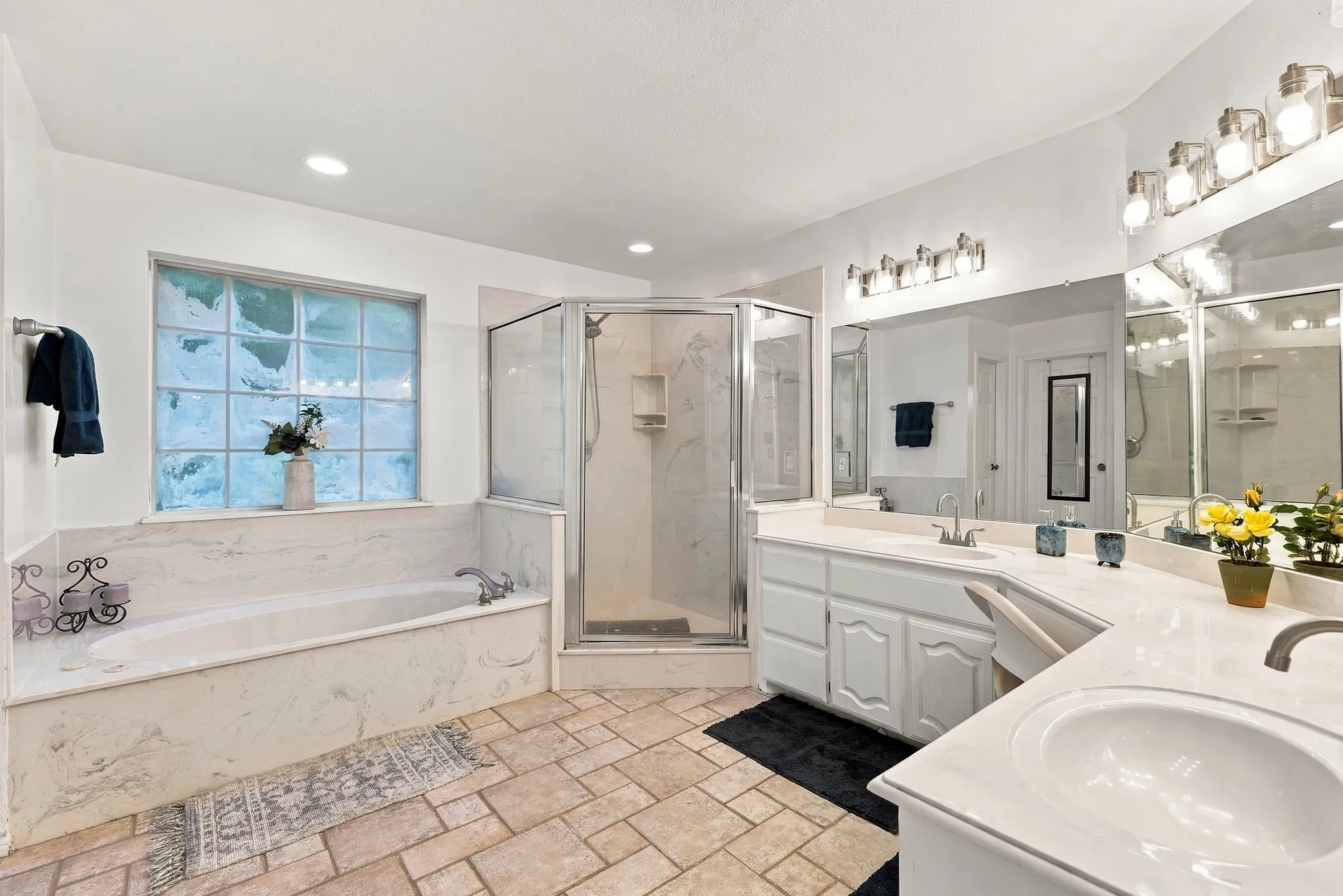 Single Family Residence For Sale in Grayson County , 74 Meadow Hill Lane, Sherman, Texas 75090, 4 Bedroom, 3 Bathroom, 2 Garage spaces, 3,110 Sqft, built in 2001, mls#21360708, Real Estate Agent in Sherman, Homes For Sale in Grayson county, Homes For Sale in Sherman, Realtor in Sherman Texas, Real Estate Brokerage Independent Realty Texas, Luminita Cordes Realtor