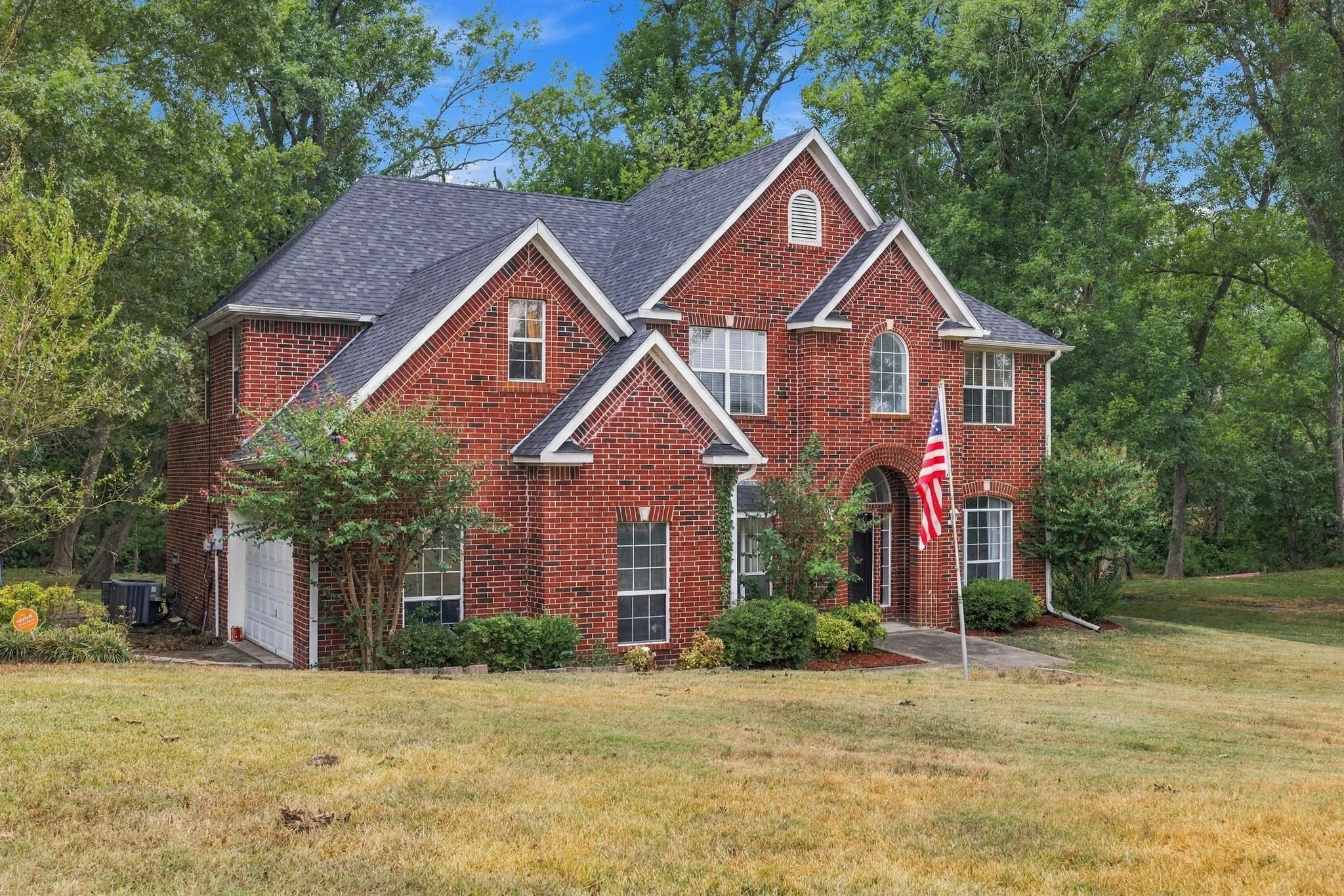 Single Family Residence For Sale in Grayson County , 74 Meadow Hill Lane, Sherman, Texas 75090, 4 Bedroom, 3 Bathroom, 2 Garage spaces, 3,110 Sqft, built in 2001, mls#21360708, Real Estate Agent in Sherman, Homes For Sale in Grayson county, Homes For Sale in Sherman, Realtor in Sherman Texas, Real Estate Brokerage Independent Realty Texas, Luminita Cordes Realtor