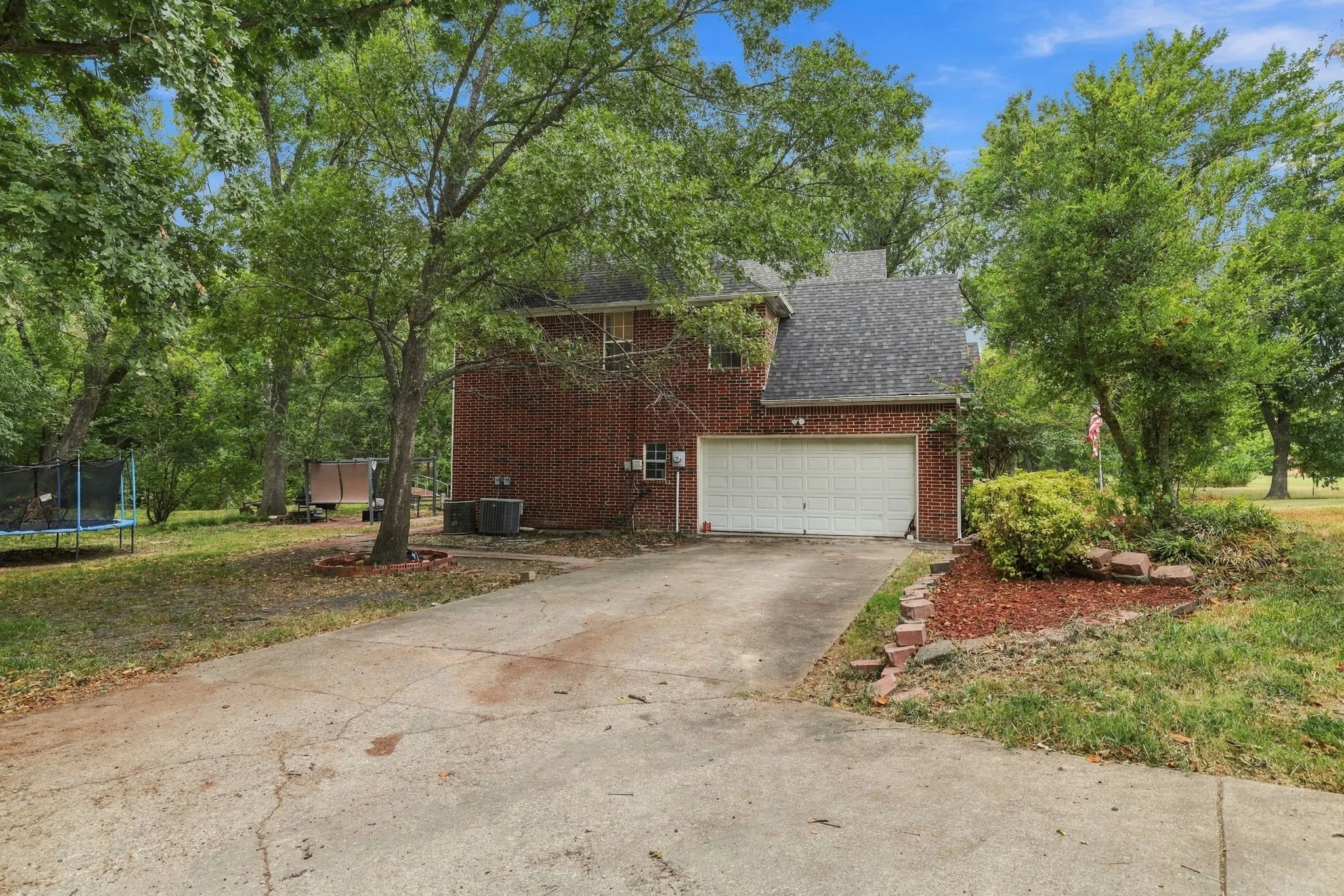 Single Family Residence For Sale in Grayson County , 74 Meadow Hill Lane, Sherman, Texas 75090, 4 Bedroom, 3 Bathroom, 2 Garage spaces, 3,110 Sqft, built in 2001, mls#21360708, Real Estate Agent in Sherman, Homes For Sale in Grayson county, Homes For Sale in Sherman, Realtor in Sherman Texas, Real Estate Brokerage Independent Realty Texas, Luminita Cordes Realtor