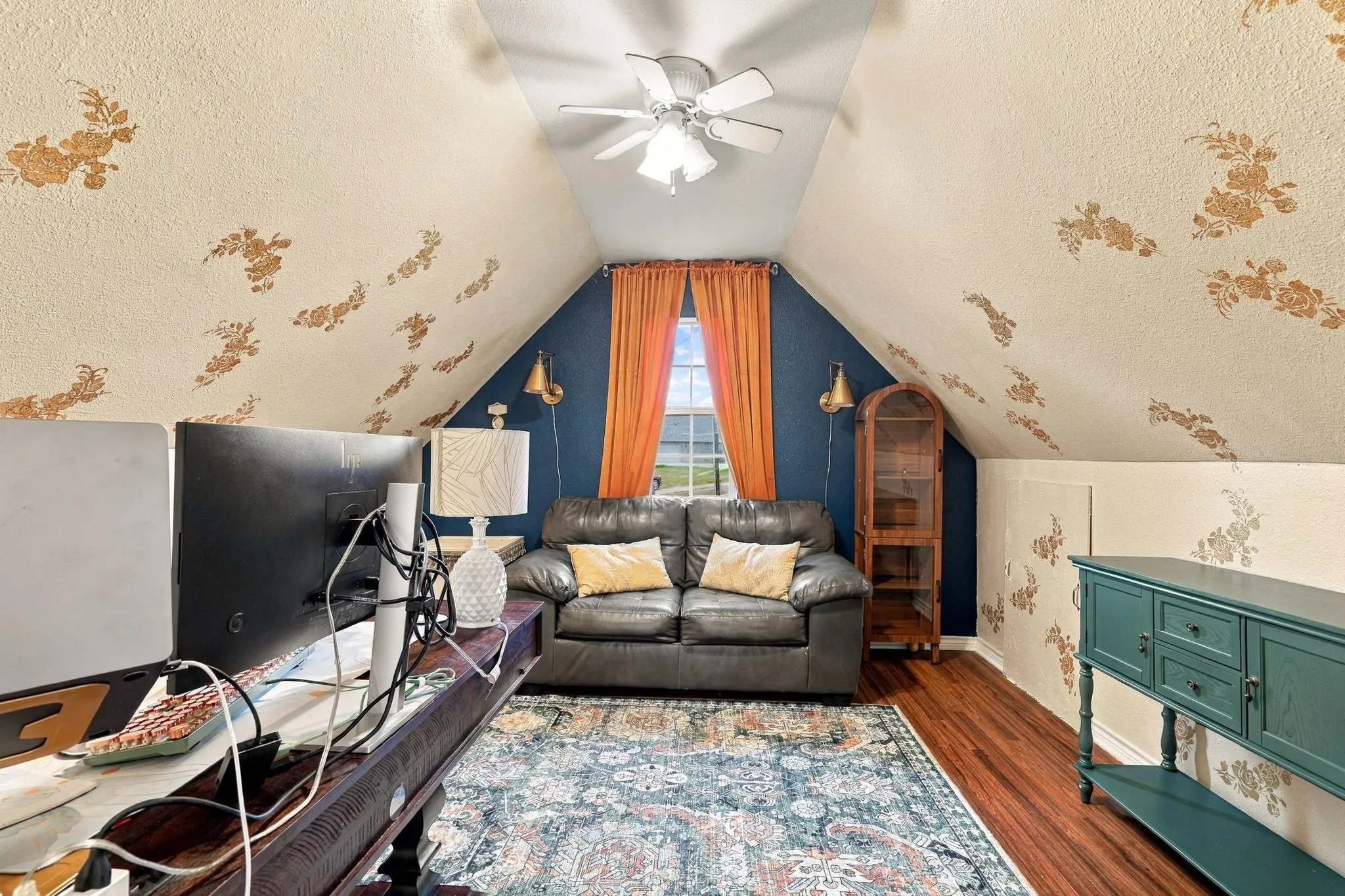 Single Family Residence For Sale in Grayson County , 74 Meadow Hill Lane, Sherman, Texas 75090, 4 Bedroom, 3 Bathroom, 2 Garage spaces, 3,110 Sqft, built in 2001, mls#21360708, Real Estate Agent in Sherman, Homes For Sale in Grayson county, Homes For Sale in Sherman, Realtor in Sherman Texas, Real Estate Brokerage Independent Realty Texas, Luminita Cordes Realtor