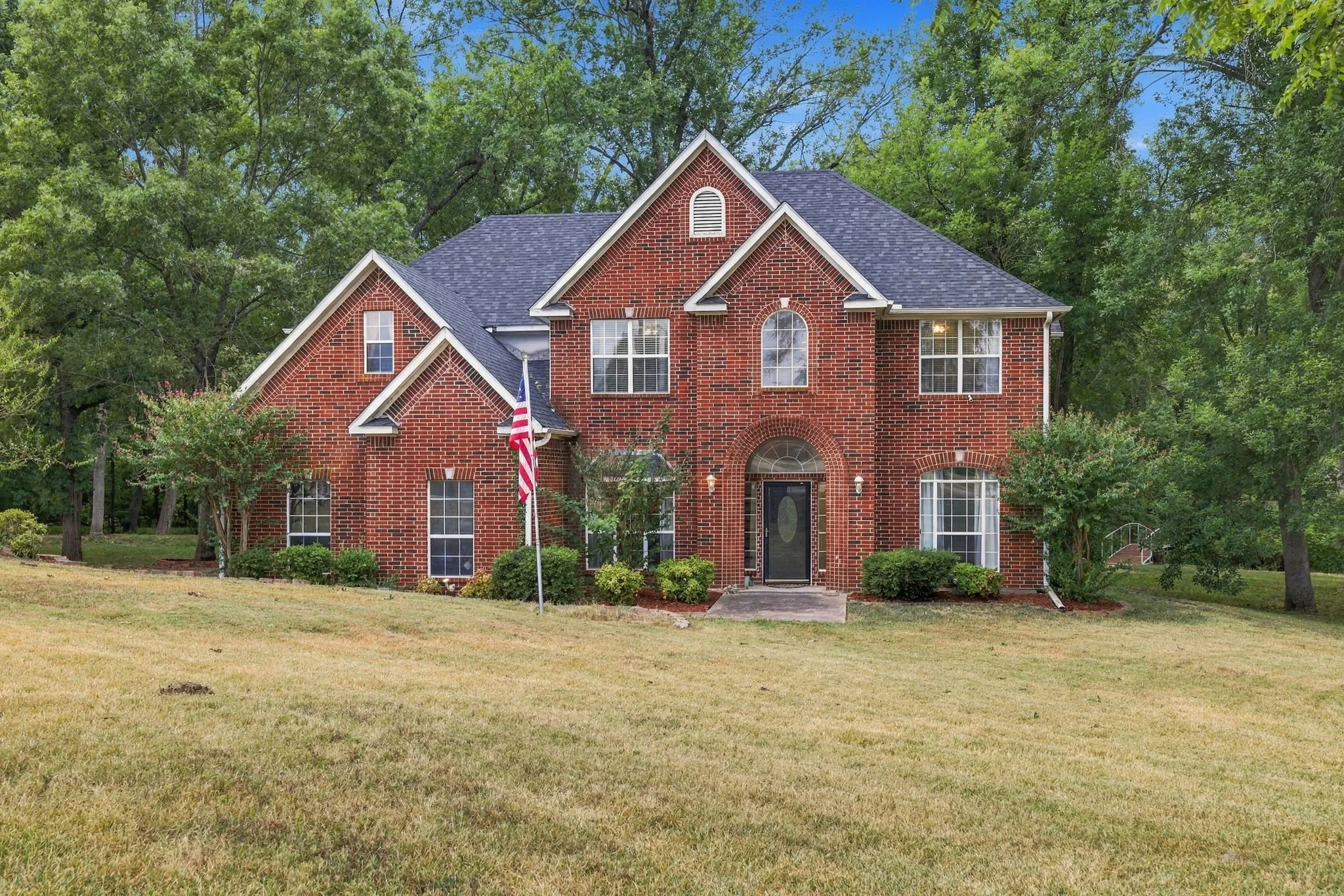 Single Family Residence For Sale in Grayson County , 74 Meadow Hill Lane, Sherman, Texas 75090, 4 Bedroom, 3 Bathroom, 2 Garage spaces, 3,110 Sqft, built in 2001, mls#21360708, Real Estate Agent in Sherman, Homes For Sale in Grayson county, Homes For Sale in Sherman, Realtor in Sherman Texas, Real Estate Brokerage Independent Realty Texas, Luminita Cordes Realtor