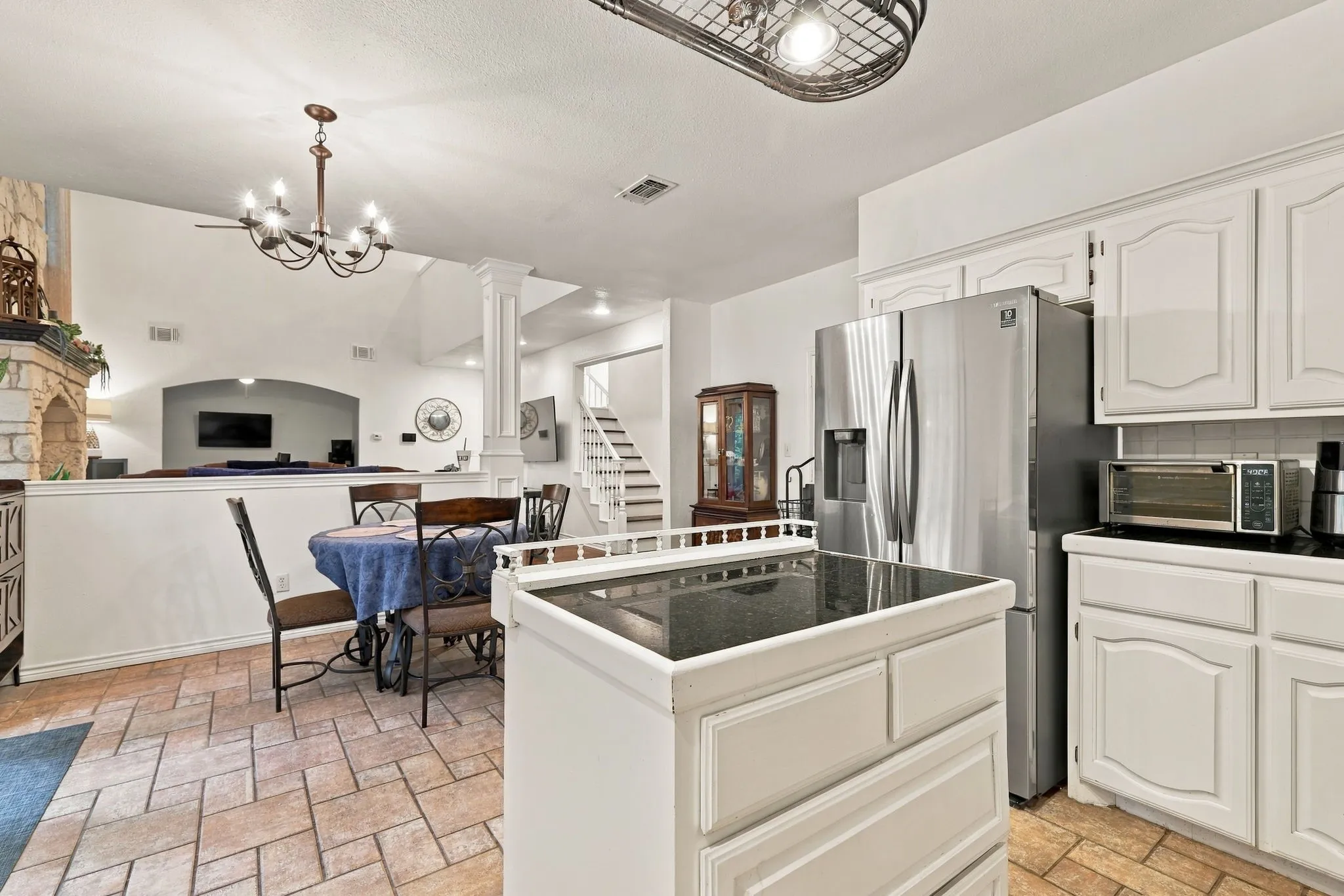 Single Family Residence For Sale in Grayson County , 74 Meadow Hill Lane, Sherman, Texas 75090, 4 Bedroom, 3 Bathroom, 2 Garage spaces, 3,110 Sqft, built in 2001, mls#21360708, Real Estate Agent in Sherman, Homes For Sale in Grayson county, Homes For Sale in Sherman, Realtor in Sherman Texas, Real Estate Brokerage Independent Realty Texas, Luminita Cordes Realtor