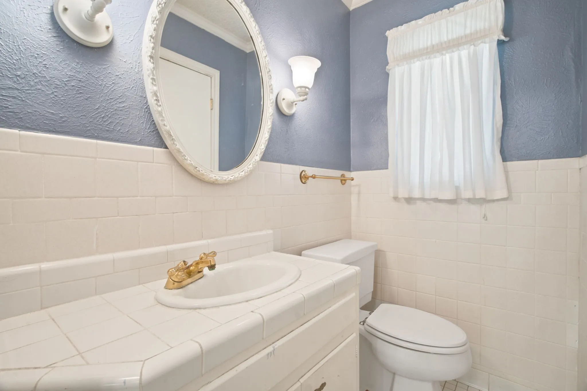1/2 bathroom