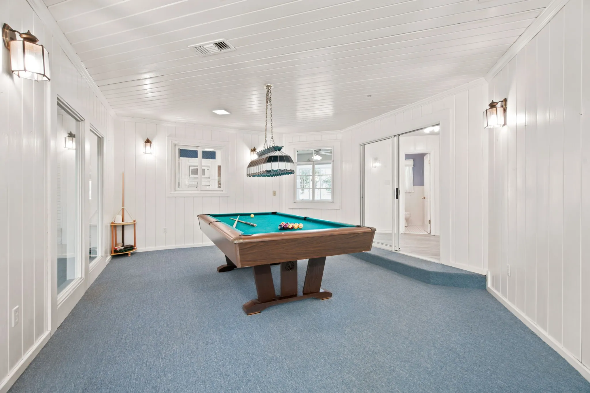 Pool Table Conveys with property