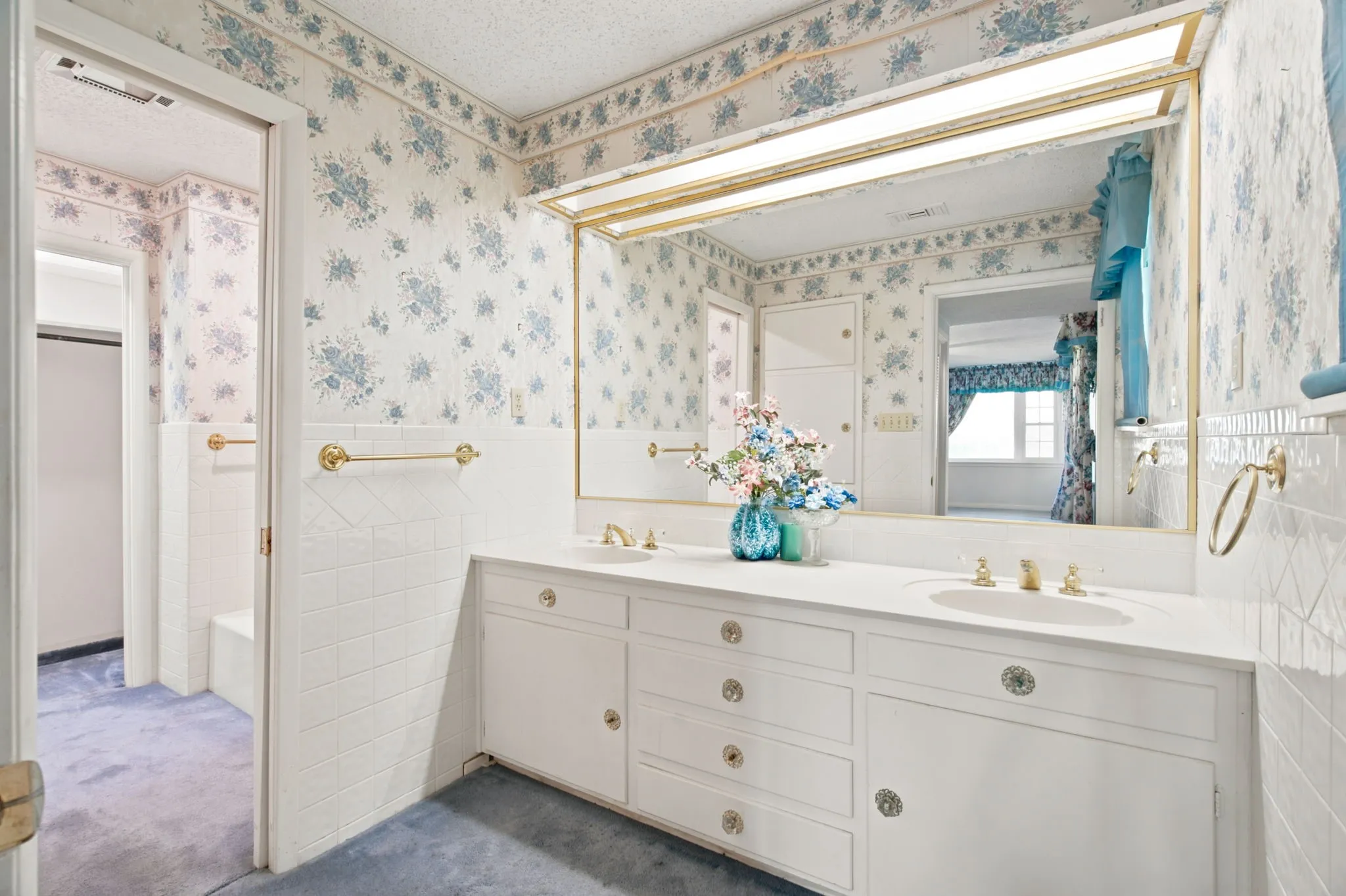 Ensuite to 2nd primary bedroom