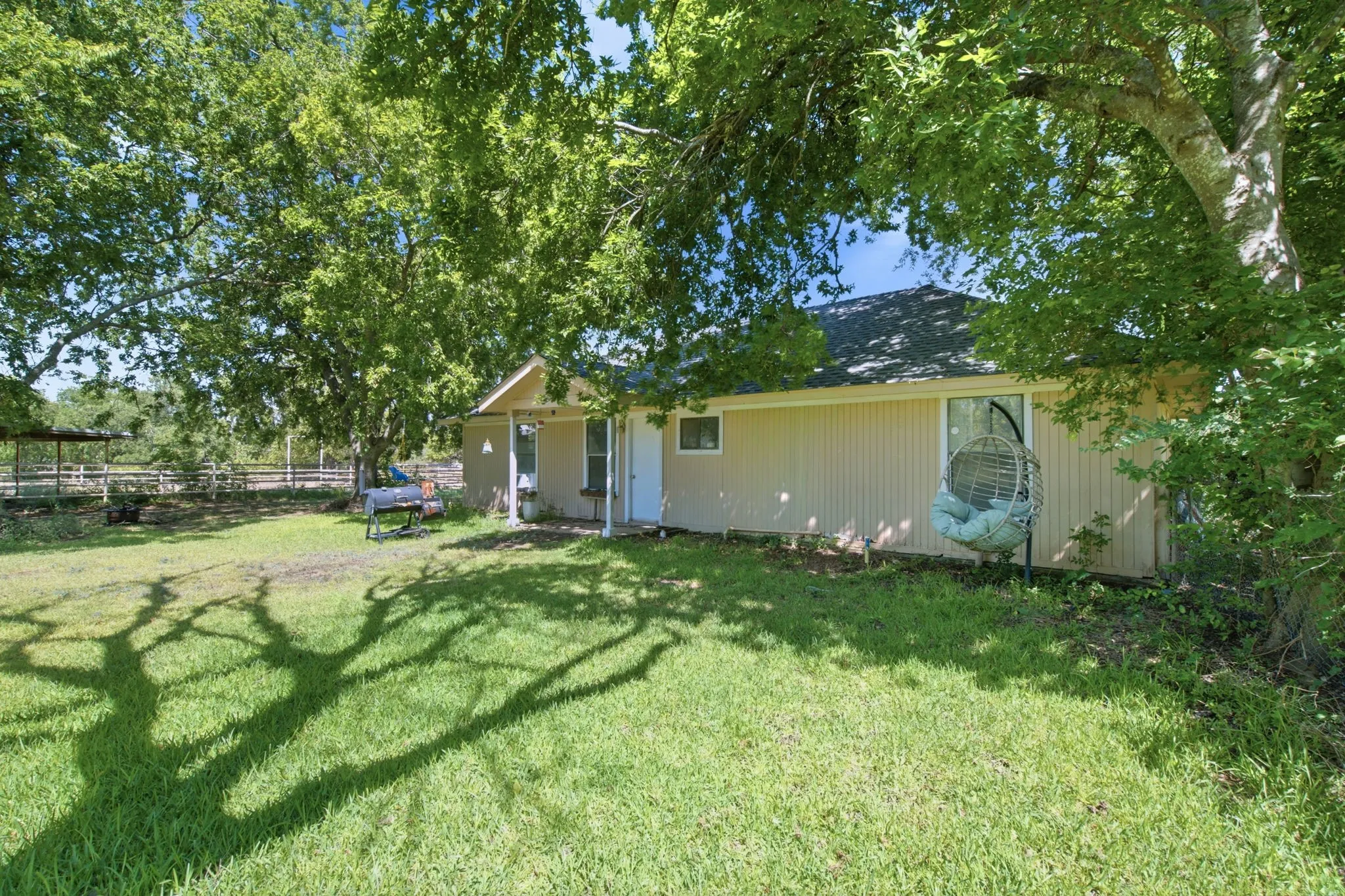 Single Family Residence For Sale in Tarrant County , 435 Horseshoe Trail W, Aledo, Texas 76008, 4 Bedroom, 4 Bathroom, 2 Garage spaces, 4,500 Sqft, built in 1952, mls#21357833, Real Estate Agent in Aledo, Homes For Sale in Tarrant county, Homes For Sale in Aledo, Realtor in Aledo Texas, Real Estate Brokerage Independent Realty Texas, Luminita Cordes Realtor