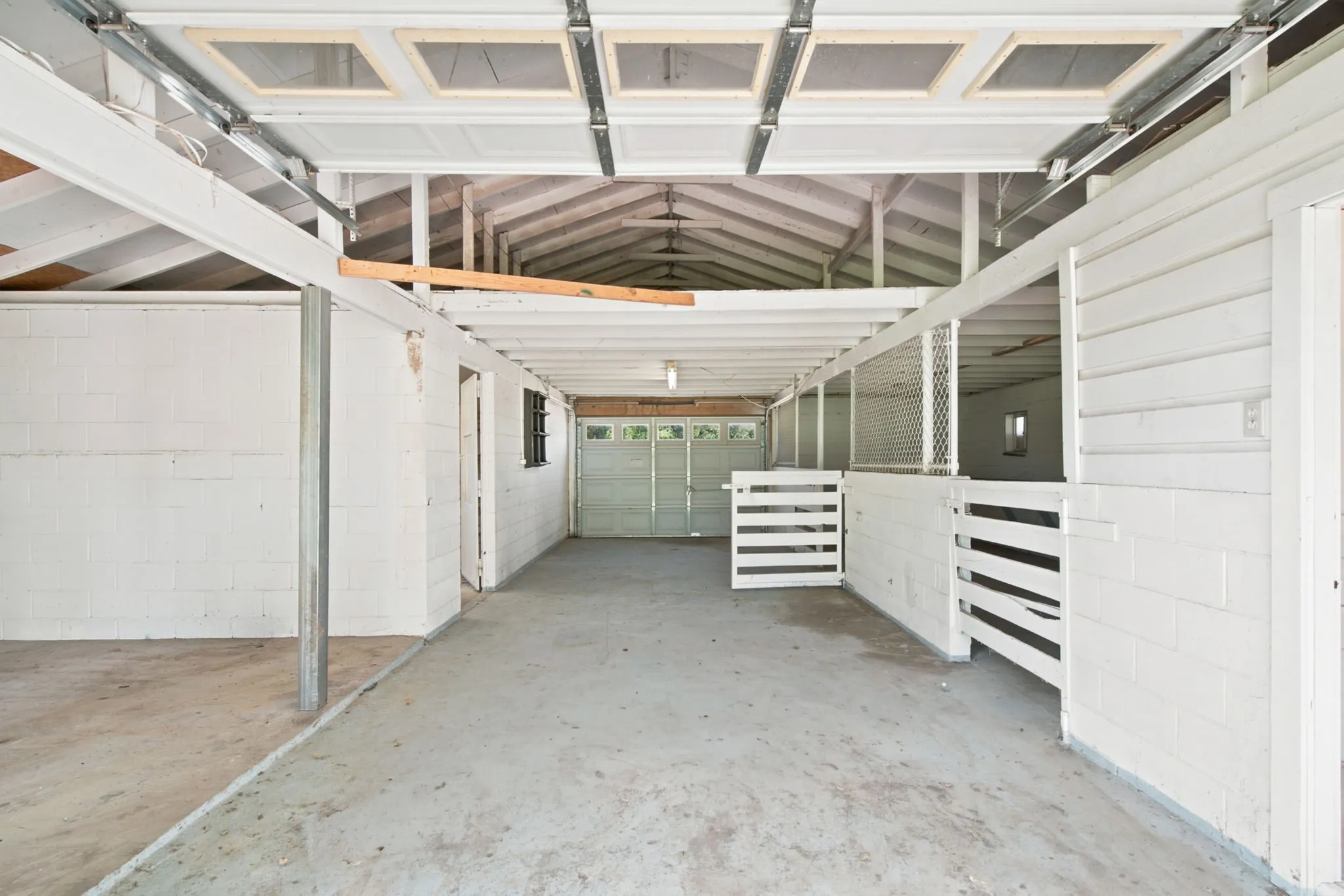 Single Family Residence For Sale in Tarrant County , 435 Horseshoe Trail W, Aledo, Texas 76008, 4 Bedroom, 4 Bathroom, 2 Garage spaces, 4,500 Sqft, built in 1952, mls#21357833, Real Estate Agent in Aledo, Homes For Sale in Tarrant county, Homes For Sale in Aledo, Realtor in Aledo Texas, Real Estate Brokerage Independent Realty Texas, Luminita Cordes Realtor