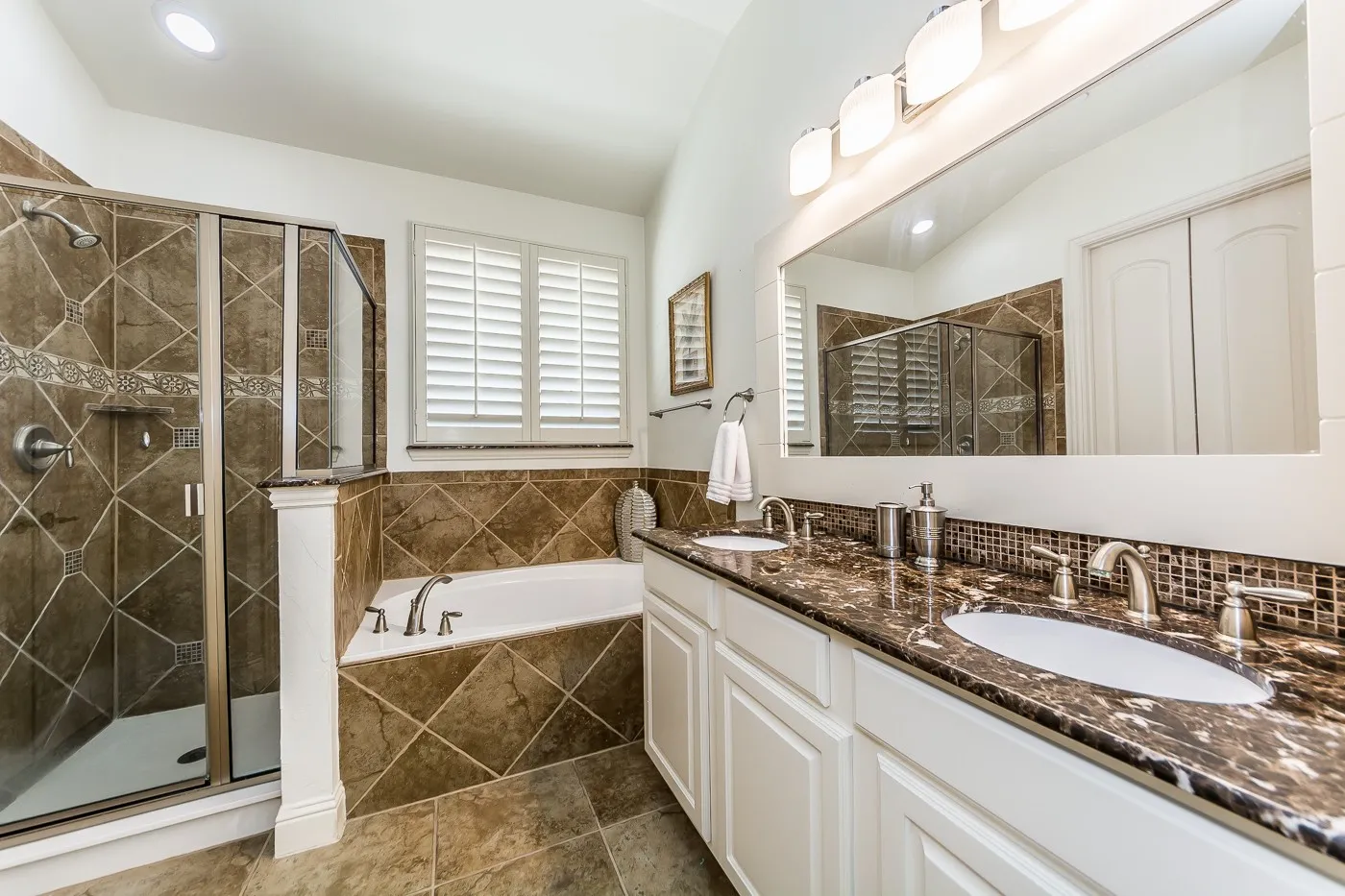 Townhouse For Rent in Collin County , 7920 Osborn Parkway, Plano, Texas 75024, 3 Bedroom, 4 Bathroom, 2 Garage spaces, 2,054 Sqft, built in 2010, mls#21360711, Real Estate Agent in Plano, Homes For Rent in Collin county, Homes For Rent in Plano, Realtor in Plano Texas, Real Estate Brokerage Independent Realty Texas, Luminita Cordes Realtor