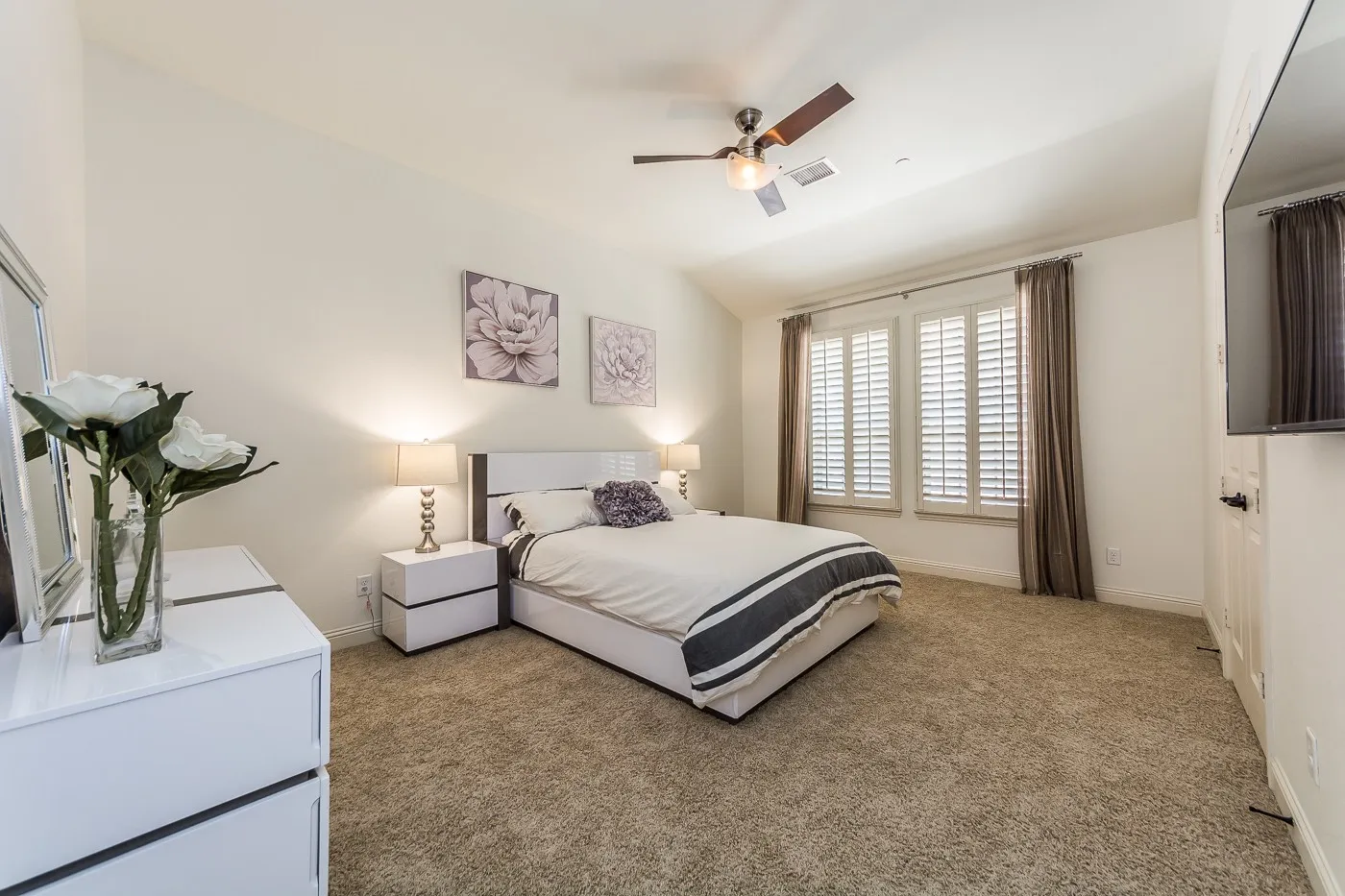 Townhouse For Rent in Collin County , 7920 Osborn Parkway, Plano, Texas 75024, 3 Bedroom, 4 Bathroom, 2 Garage spaces, 2,054 Sqft, built in 2010, mls#21360711, Real Estate Agent in Plano, Homes For Rent in Collin county, Homes For Rent in Plano, Realtor in Plano Texas, Real Estate Brokerage Independent Realty Texas, Luminita Cordes Realtor