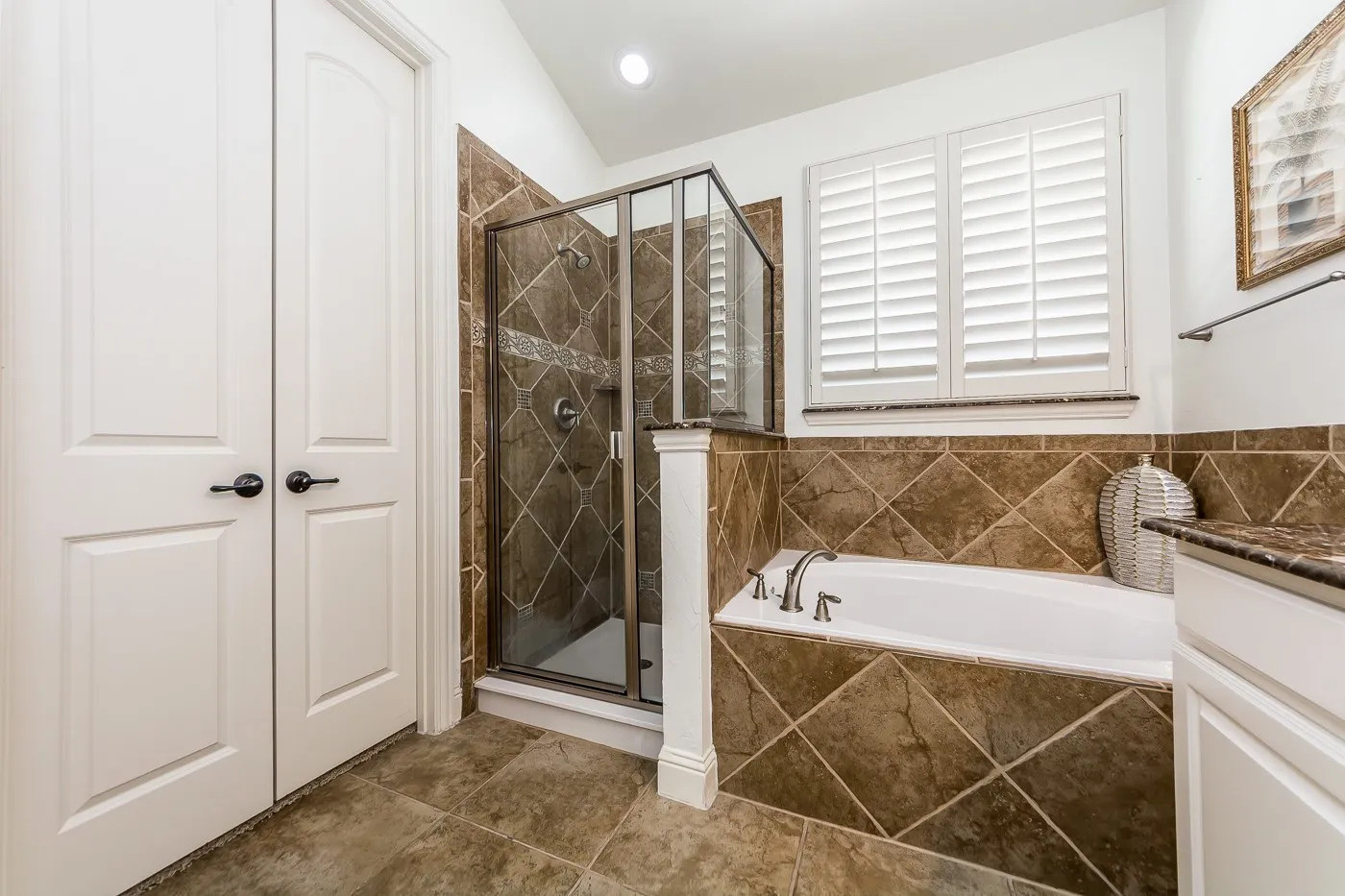 Townhouse For Rent in Collin County , 7920 Osborn Parkway, Plano, Texas 75024, 3 Bedroom, 4 Bathroom, 2 Garage spaces, 2,054 Sqft, built in 2010, mls#21360711, Real Estate Agent in Plano, Homes For Rent in Collin county, Homes For Rent in Plano, Realtor in Plano Texas, Real Estate Brokerage Independent Realty Texas, Luminita Cordes Realtor