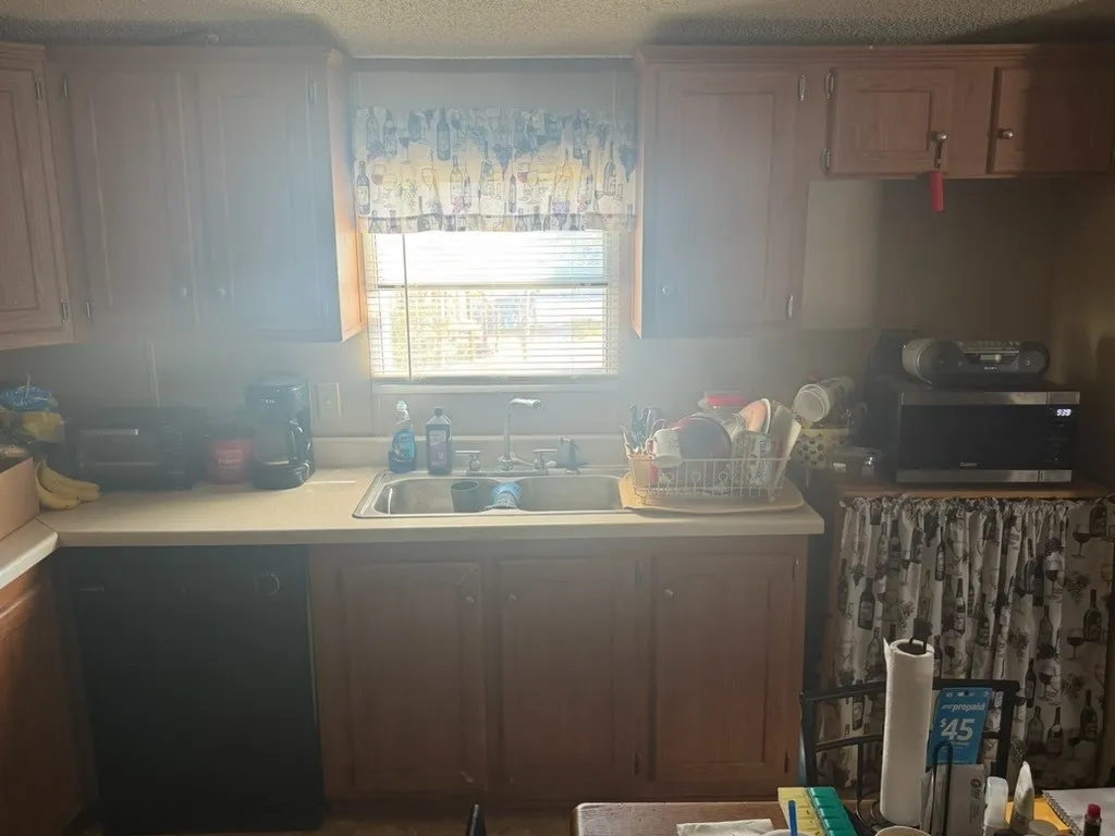 Mobile Home For Sale in Wise County , 1002 E Business 380 9, Decatur, Texas 76234, 3 Bedroom, 2 Bathroom, Garage spaces, 960 Sqft, built in 2013, mls#21360712, Real Estate Agent in Decatur, Homes For Sale in Wise county, Homes For Sale in Decatur, Realtor in Decatur Texas, Real Estate Brokerage Independent Realty Texas, Luminita Cordes Realtor