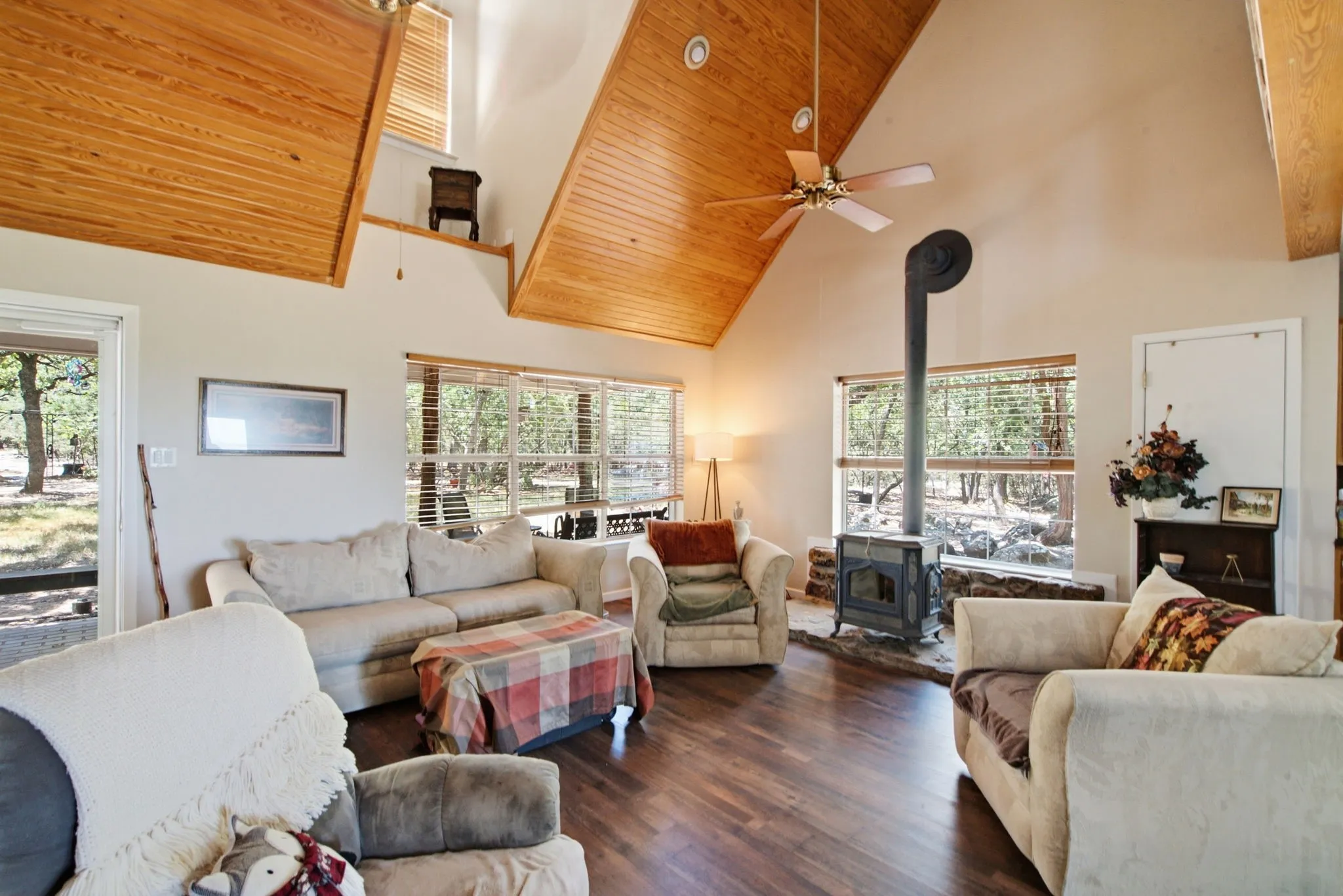 Single Family Residence For Sale in Palo Pinto County , 200 White Tail Ridge, Gordon, Texas 76453, 3 Bedroom, 2 Bathroom, 2 Garage spaces, 2,778 Sqft, built in 1999, mls#21358990, Real Estate Agent in Gordon, Homes For Sale in Palo Pinto county, Homes For Sale in Gordon, Realtor in Gordon Texas, Real Estate Brokerage Independent Realty Texas, Luminita Cordes Realtor