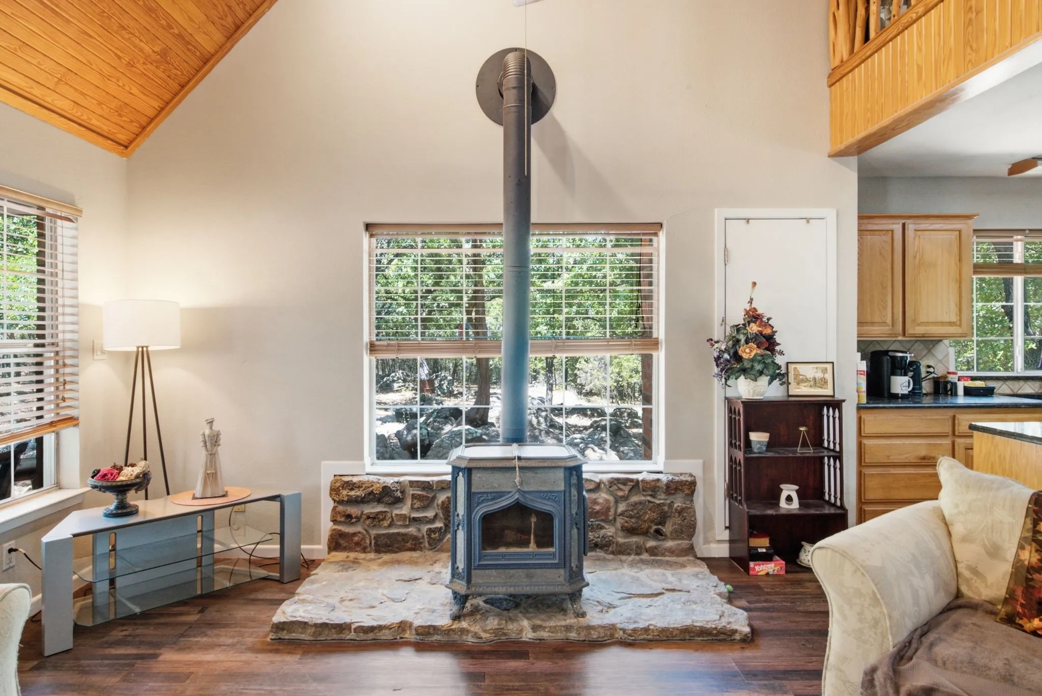 Single Family Residence For Sale in Palo Pinto County , 200 White Tail Ridge, Gordon, Texas 76453, 3 Bedroom, 2 Bathroom, 2 Garage spaces, 2,778 Sqft, built in 1999, mls#21358990, Real Estate Agent in Gordon, Homes For Sale in Palo Pinto county, Homes For Sale in Gordon, Realtor in Gordon Texas, Real Estate Brokerage Independent Realty Texas, Luminita Cordes Realtor