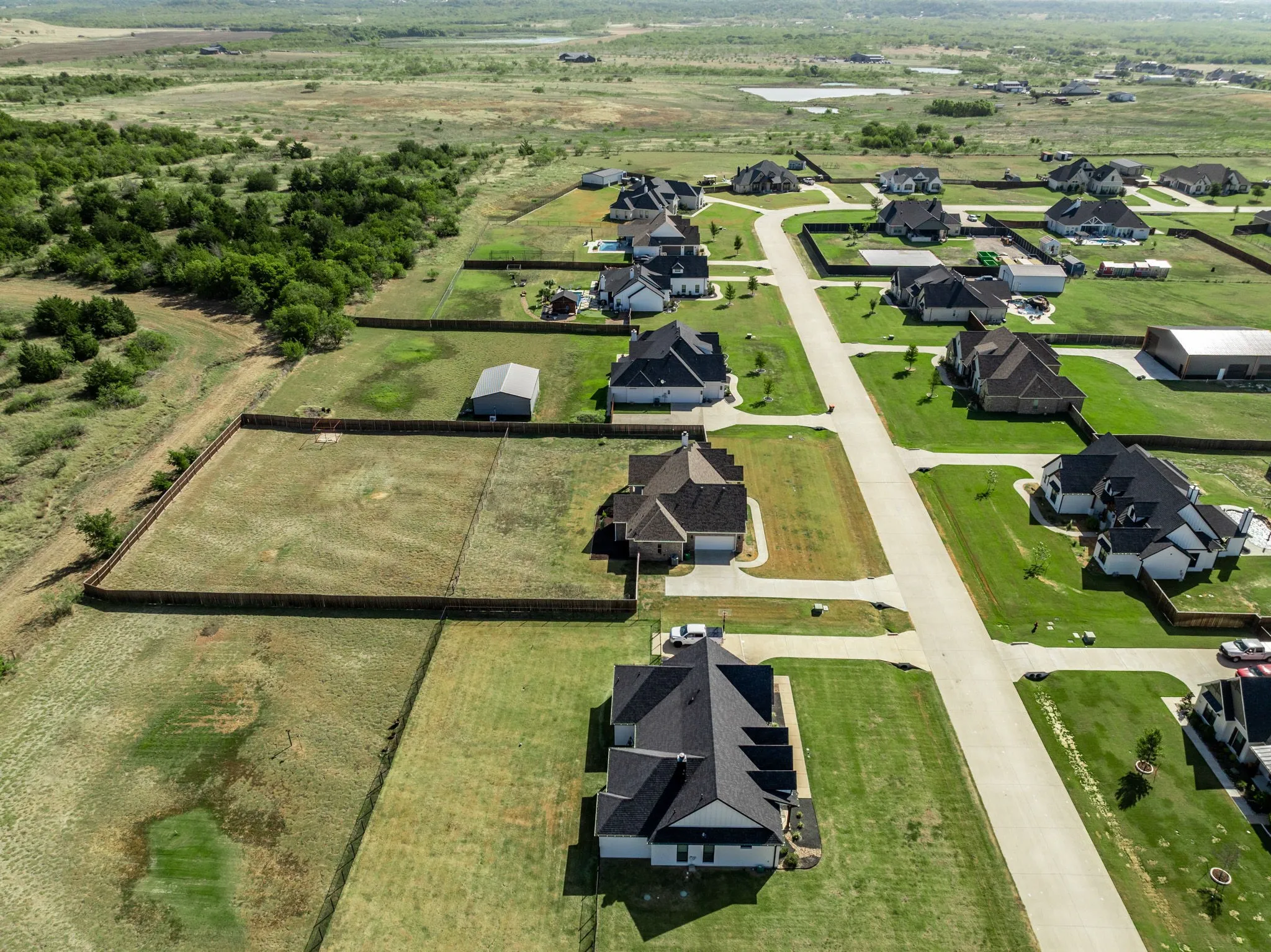 Single Family Residence For Sale in Ellis County , 6450 Eyrie Bend, Waxahachie, Texas 75167, 3 Bedroom, 2 Bathroom, 2 Garage spaces, 2,197 Sqft, built in 2020, mls#21360672, Real Estate Agent in Waxahachie, Homes For Sale in Ellis county, Homes For Sale in Waxahachie, Realtor in Waxahachie Texas, Real Estate Brokerage Independent Realty Texas, Luminita Cordes Realtor
