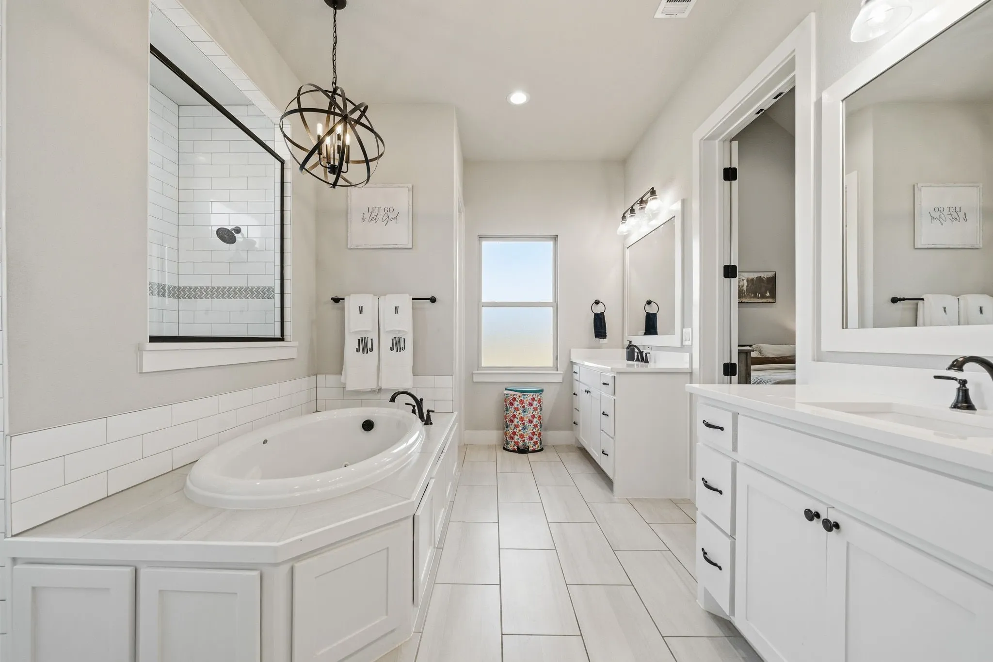 Single Family Residence For Sale in Ellis County , 6450 Eyrie Bend, Waxahachie, Texas 75167, 3 Bedroom, 2 Bathroom, 2 Garage spaces, 2,197 Sqft, built in 2020, mls#21360672, Real Estate Agent in Waxahachie, Homes For Sale in Ellis county, Homes For Sale in Waxahachie, Realtor in Waxahachie Texas, Real Estate Brokerage Independent Realty Texas, Luminita Cordes Realtor