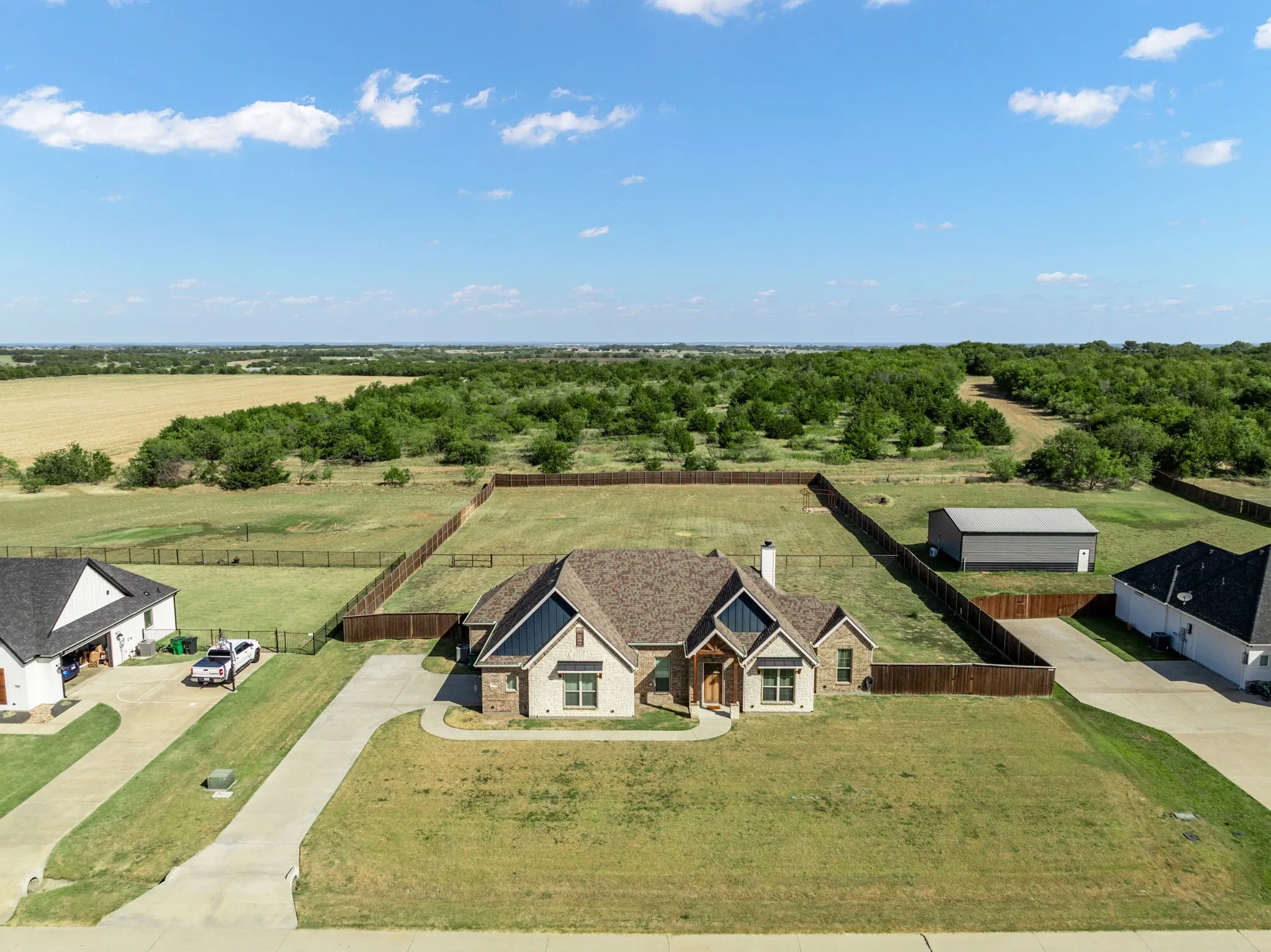 Single Family Residence For Sale in Ellis County , 6450 Eyrie Bend, Waxahachie, Texas 75167, 3 Bedroom, 2 Bathroom, 2 Garage spaces, 2,197 Sqft, built in 2020, mls#21360672, Real Estate Agent in Waxahachie, Homes For Sale in Ellis county, Homes For Sale in Waxahachie, Realtor in Waxahachie Texas, Real Estate Brokerage Independent Realty Texas, Luminita Cordes Realtor