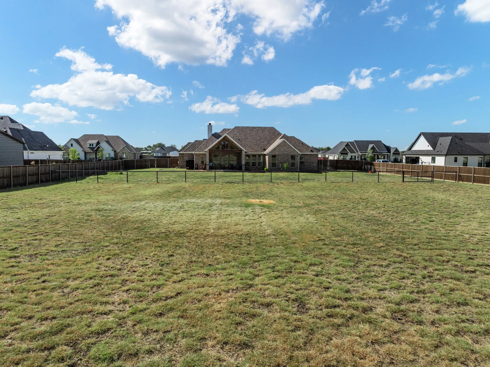 Single Family Residence For Sale in Ellis County , 6450 Eyrie Bend, Waxahachie, Texas 75167, 3 Bedroom, 2 Bathroom, 2 Garage spaces, 2,197 Sqft, built in 2020, mls#21360672, Real Estate Agent in Waxahachie, Homes For Sale in Ellis county, Homes For Sale in Waxahachie, Realtor in Waxahachie Texas, Real Estate Brokerage Independent Realty Texas, Luminita Cordes Realtor