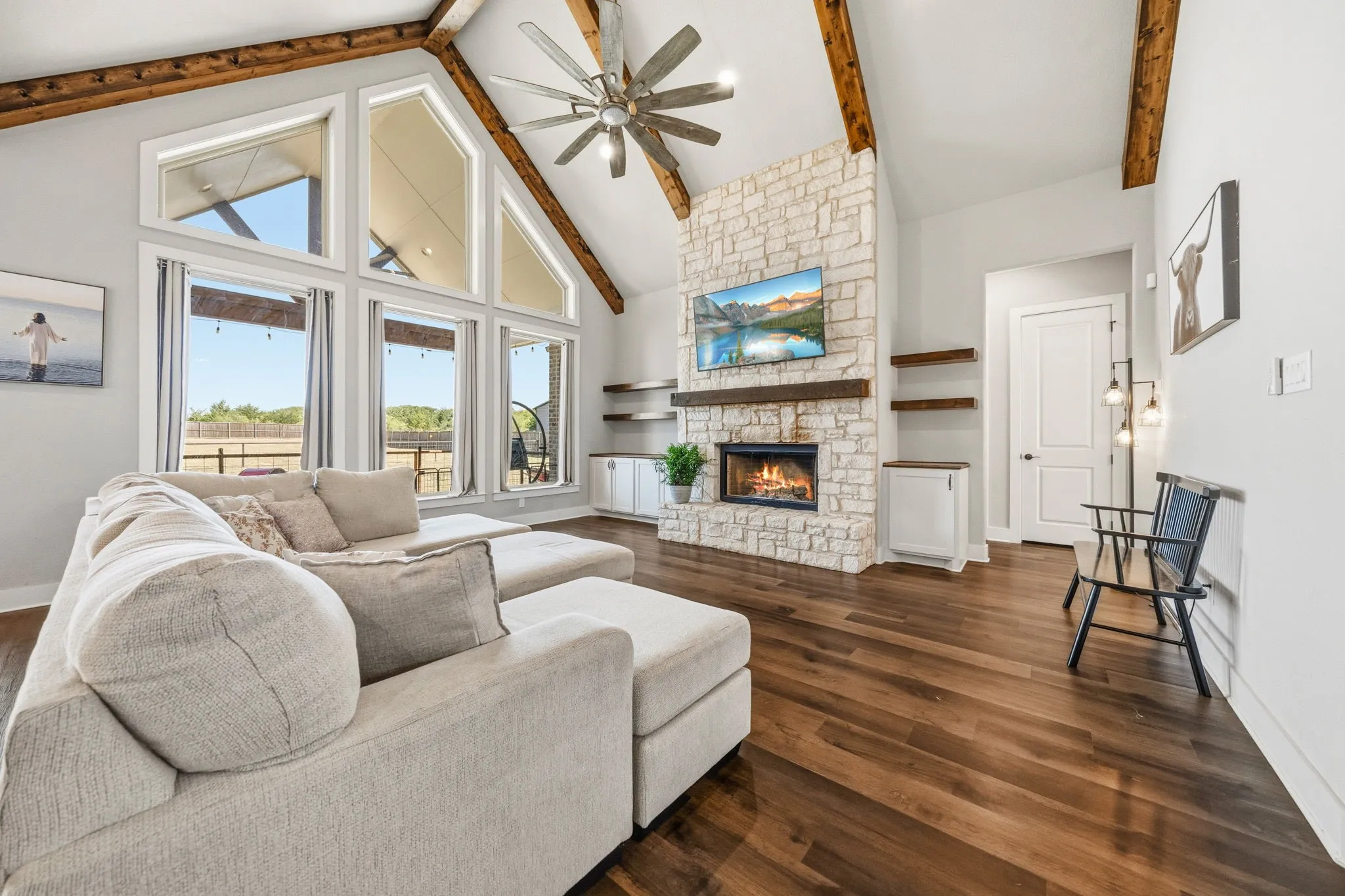 Single Family Residence For Sale in Ellis County , 6450 Eyrie Bend, Waxahachie, Texas 75167, 3 Bedroom, 2 Bathroom, 2 Garage spaces, 2,197 Sqft, built in 2020, mls#21360672, Real Estate Agent in Waxahachie, Homes For Sale in Ellis county, Homes For Sale in Waxahachie, Realtor in Waxahachie Texas, Real Estate Brokerage Independent Realty Texas, Luminita Cordes Realtor