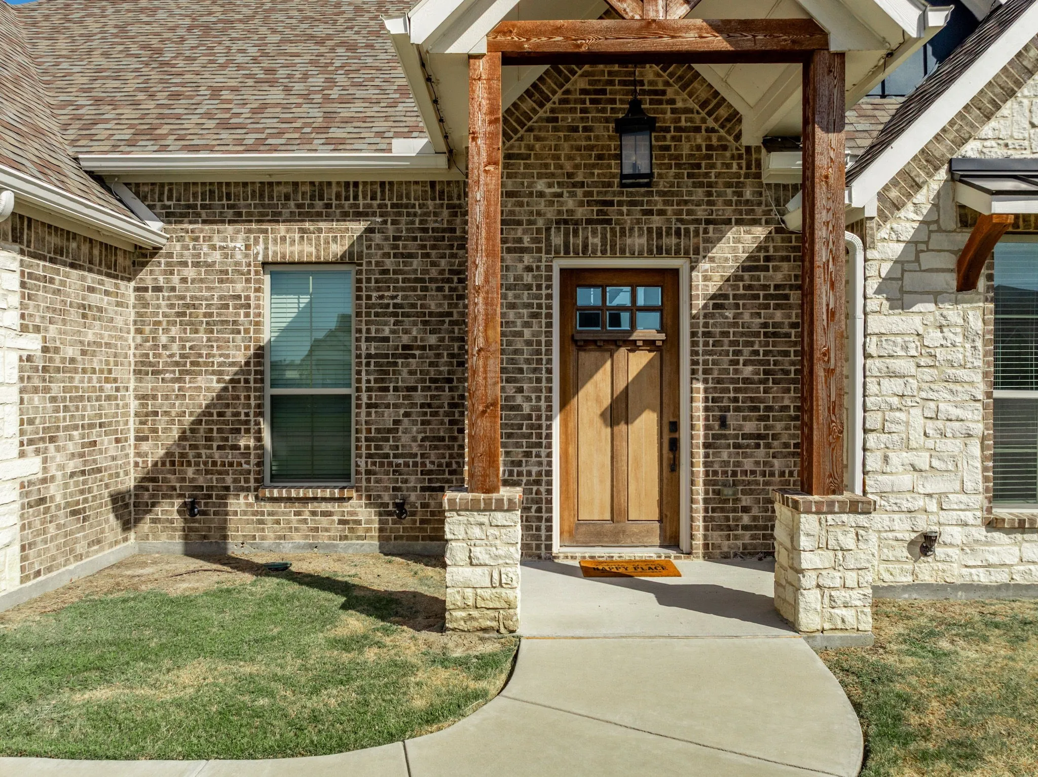 Single Family Residence For Sale in Ellis County , 6450 Eyrie Bend, Waxahachie, Texas 75167, 3 Bedroom, 2 Bathroom, 2 Garage spaces, 2,197 Sqft, built in 2020, mls#21360672, Real Estate Agent in Waxahachie, Homes For Sale in Ellis county, Homes For Sale in Waxahachie, Realtor in Waxahachie Texas, Real Estate Brokerage Independent Realty Texas, Luminita Cordes Realtor