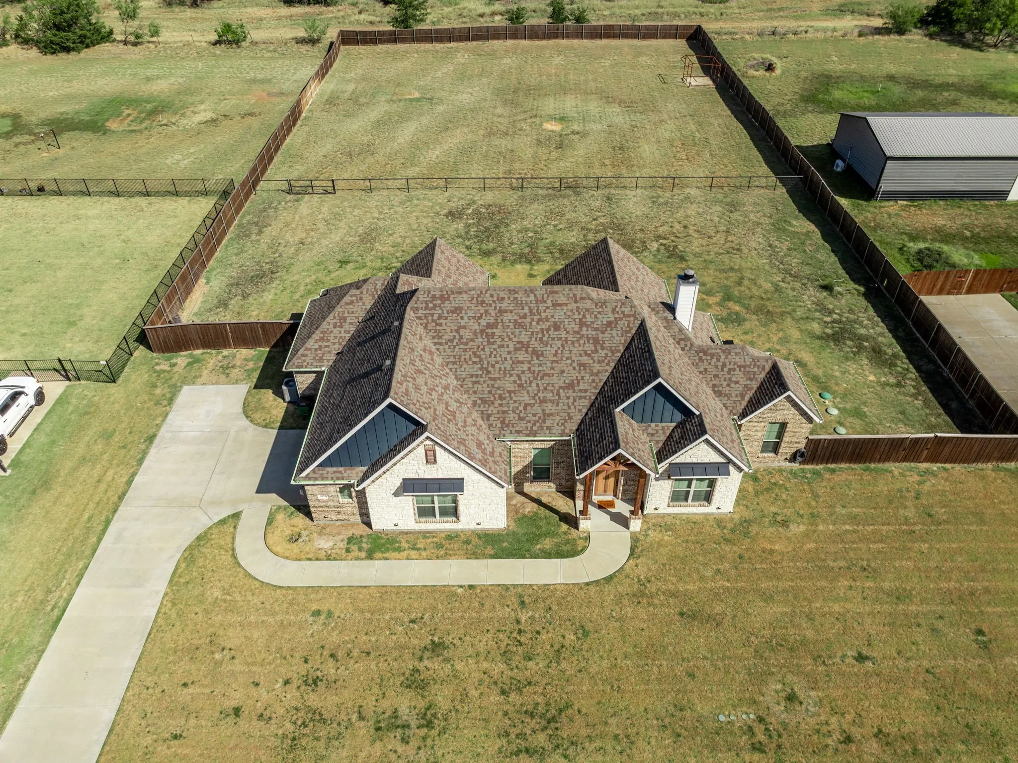 Single Family Residence For Sale in Ellis County , 6450 Eyrie Bend, Waxahachie, Texas 75167, 3 Bedroom, 2 Bathroom, 2 Garage spaces, 2,197 Sqft, built in 2020, mls#21360672, Real Estate Agent in Waxahachie, Homes For Sale in Ellis county, Homes For Sale in Waxahachie, Realtor in Waxahachie Texas, Real Estate Brokerage Independent Realty Texas, Luminita Cordes Realtor