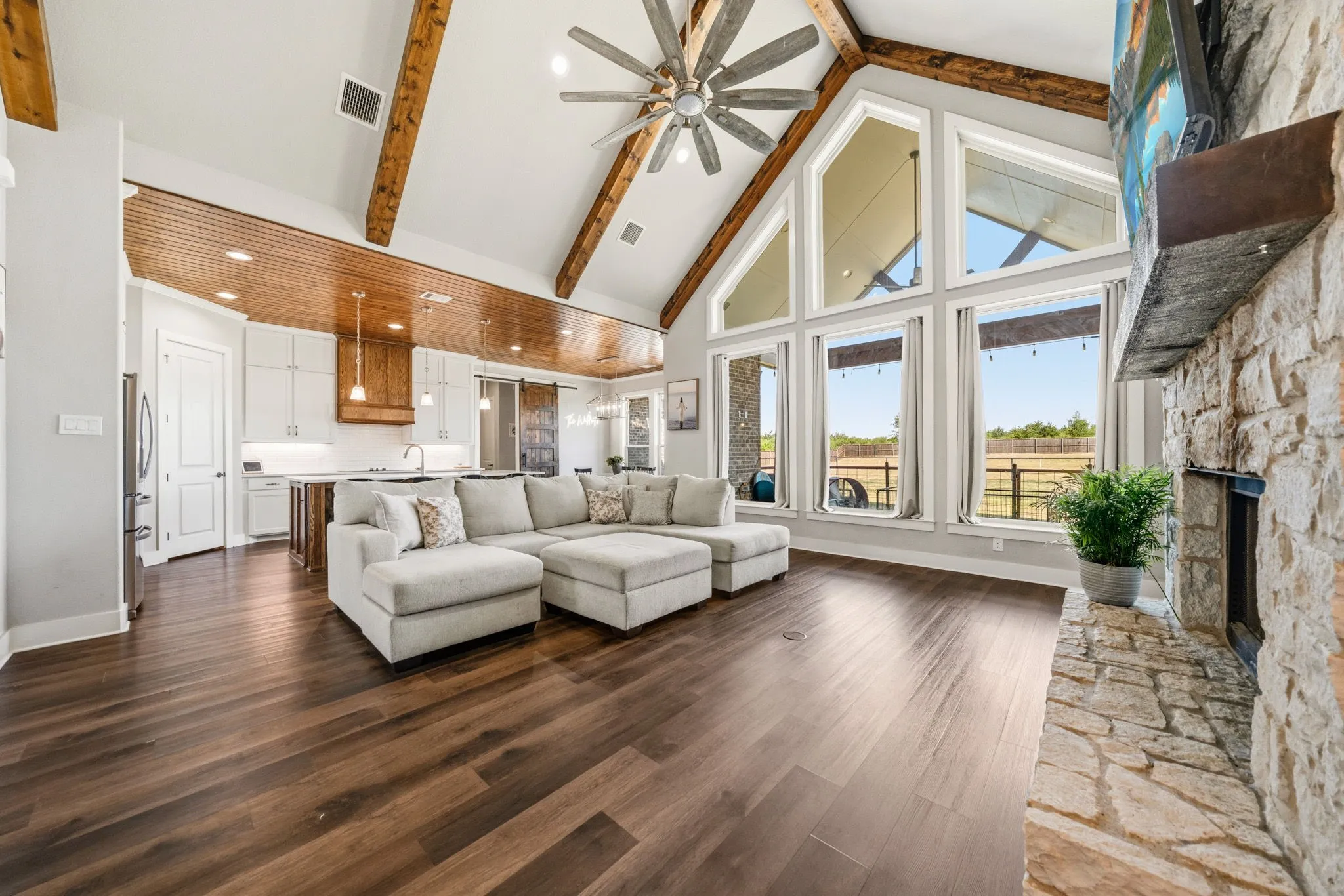 Single Family Residence For Sale in Ellis County , 6450 Eyrie Bend, Waxahachie, Texas 75167, 3 Bedroom, 2 Bathroom, 2 Garage spaces, 2,197 Sqft, built in 2020, mls#21360672, Real Estate Agent in Waxahachie, Homes For Sale in Ellis county, Homes For Sale in Waxahachie, Realtor in Waxahachie Texas, Real Estate Brokerage Independent Realty Texas, Luminita Cordes Realtor