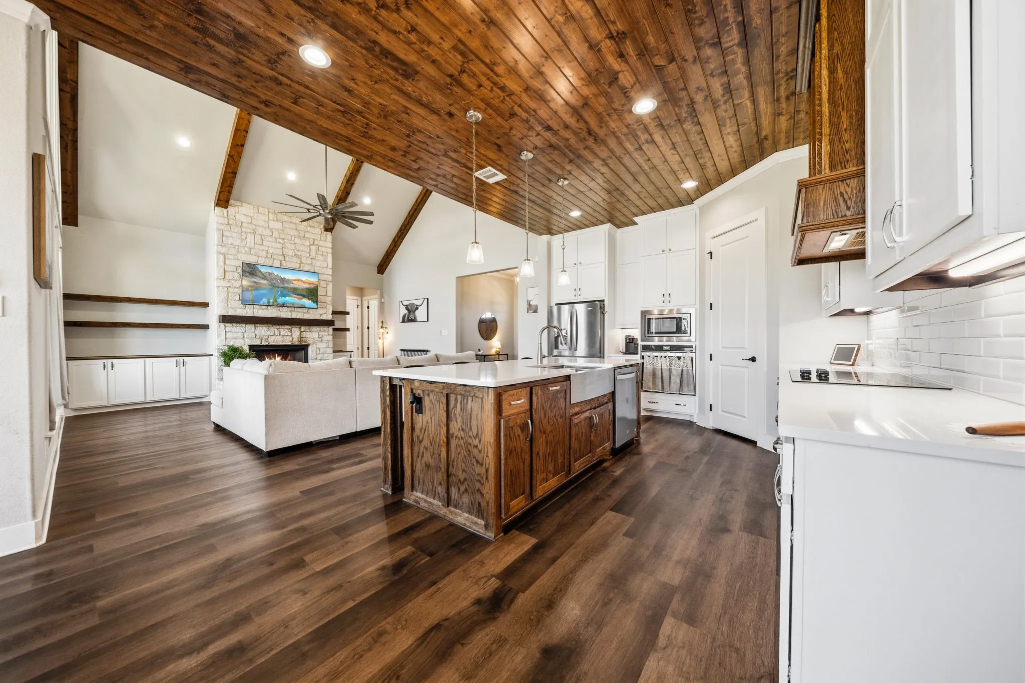 Single Family Residence For Sale in Ellis County , 6450 Eyrie Bend, Waxahachie, Texas 75167, 3 Bedroom, 2 Bathroom, 2 Garage spaces, 2,197 Sqft, built in 2020, mls#21360672, Real Estate Agent in Waxahachie, Homes For Sale in Ellis county, Homes For Sale in Waxahachie, Realtor in Waxahachie Texas, Real Estate Brokerage Independent Realty Texas, Luminita Cordes Realtor