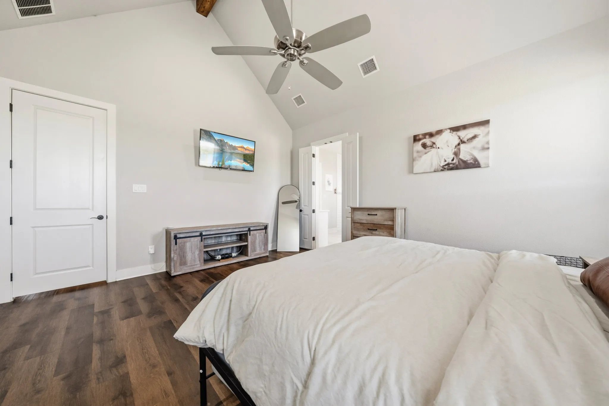 Single Family Residence For Sale in Ellis County , 6450 Eyrie Bend, Waxahachie, Texas 75167, 3 Bedroom, 2 Bathroom, 2 Garage spaces, 2,197 Sqft, built in 2020, mls#21360672, Real Estate Agent in Waxahachie, Homes For Sale in Ellis county, Homes For Sale in Waxahachie, Realtor in Waxahachie Texas, Real Estate Brokerage Independent Realty Texas, Luminita Cordes Realtor