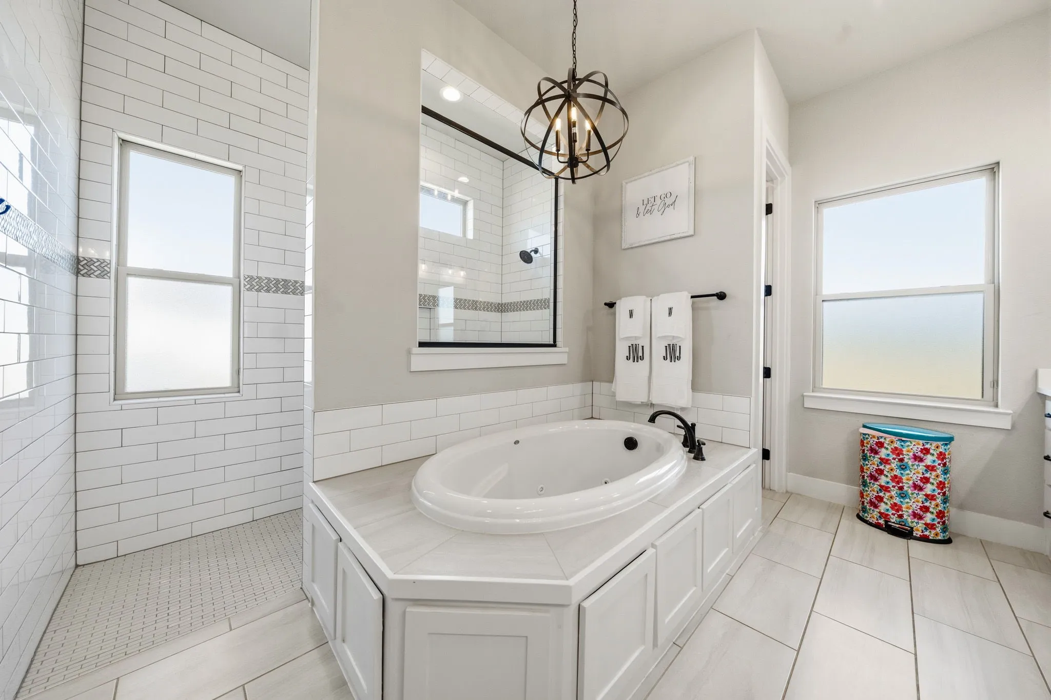 Single Family Residence For Sale in Ellis County , 6450 Eyrie Bend, Waxahachie, Texas 75167, 3 Bedroom, 2 Bathroom, 2 Garage spaces, 2,197 Sqft, built in 2020, mls#21360672, Real Estate Agent in Waxahachie, Homes For Sale in Ellis county, Homes For Sale in Waxahachie, Realtor in Waxahachie Texas, Real Estate Brokerage Independent Realty Texas, Luminita Cordes Realtor